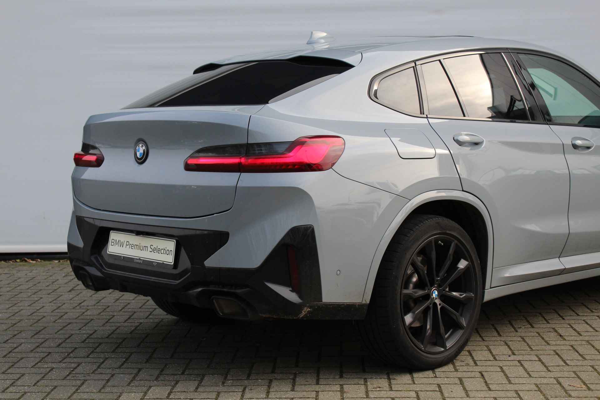 BMW X4 xDrive20i High Executive M Sport Automaat / Panoramadak / Sportstoelen / Stoelverwarming / Laserlight / Parking Assistant Plus / Live Cockpit Professional / Verwarmd stuurwiel - 18/30