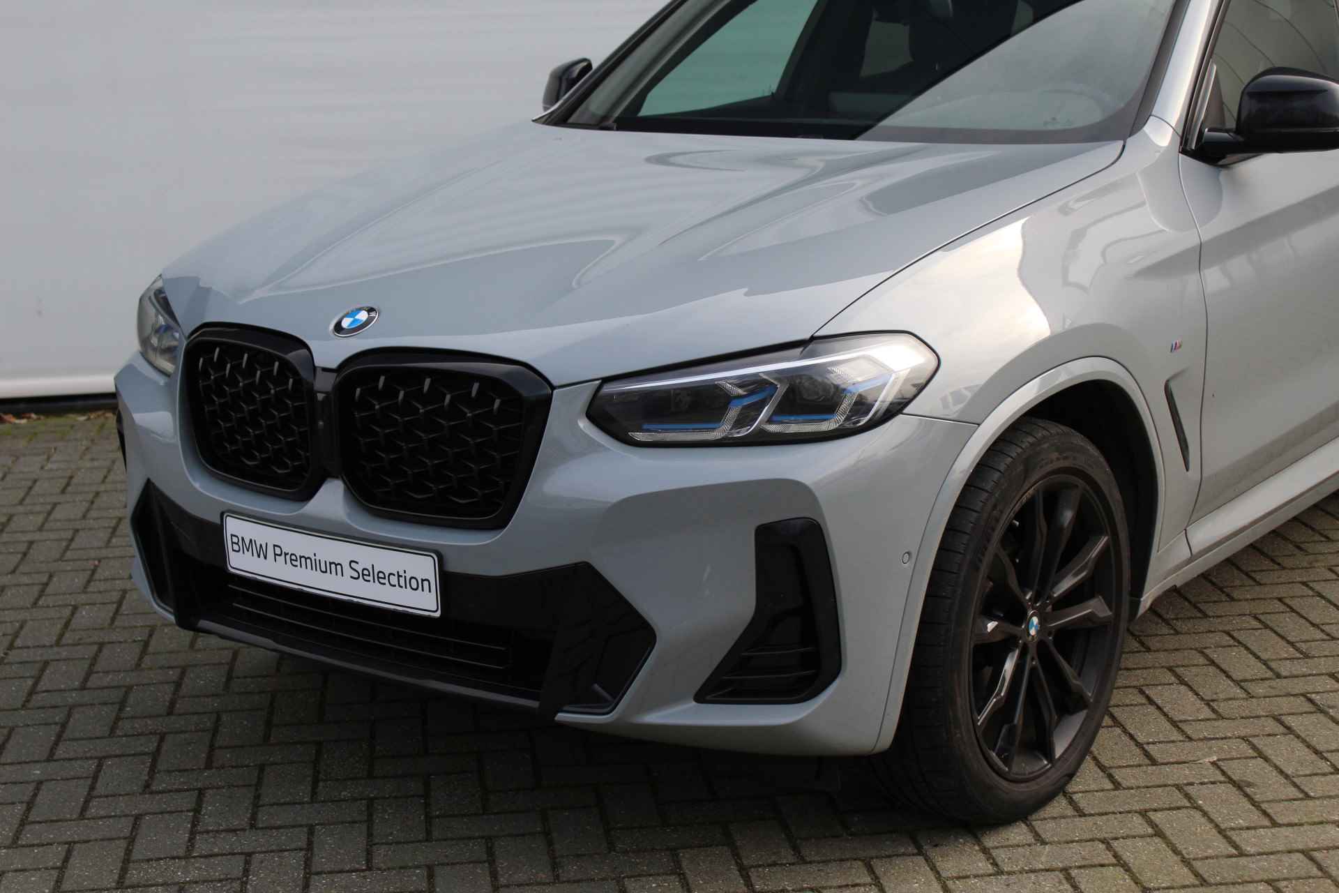 BMW X4 xDrive20i High Executive M Sport Automaat / Panoramadak / Sportstoelen / Stoelverwarming / Laserlight / Parking Assistant Plus / Live Cockpit Professional / Verwarmd stuurwiel - 22/30