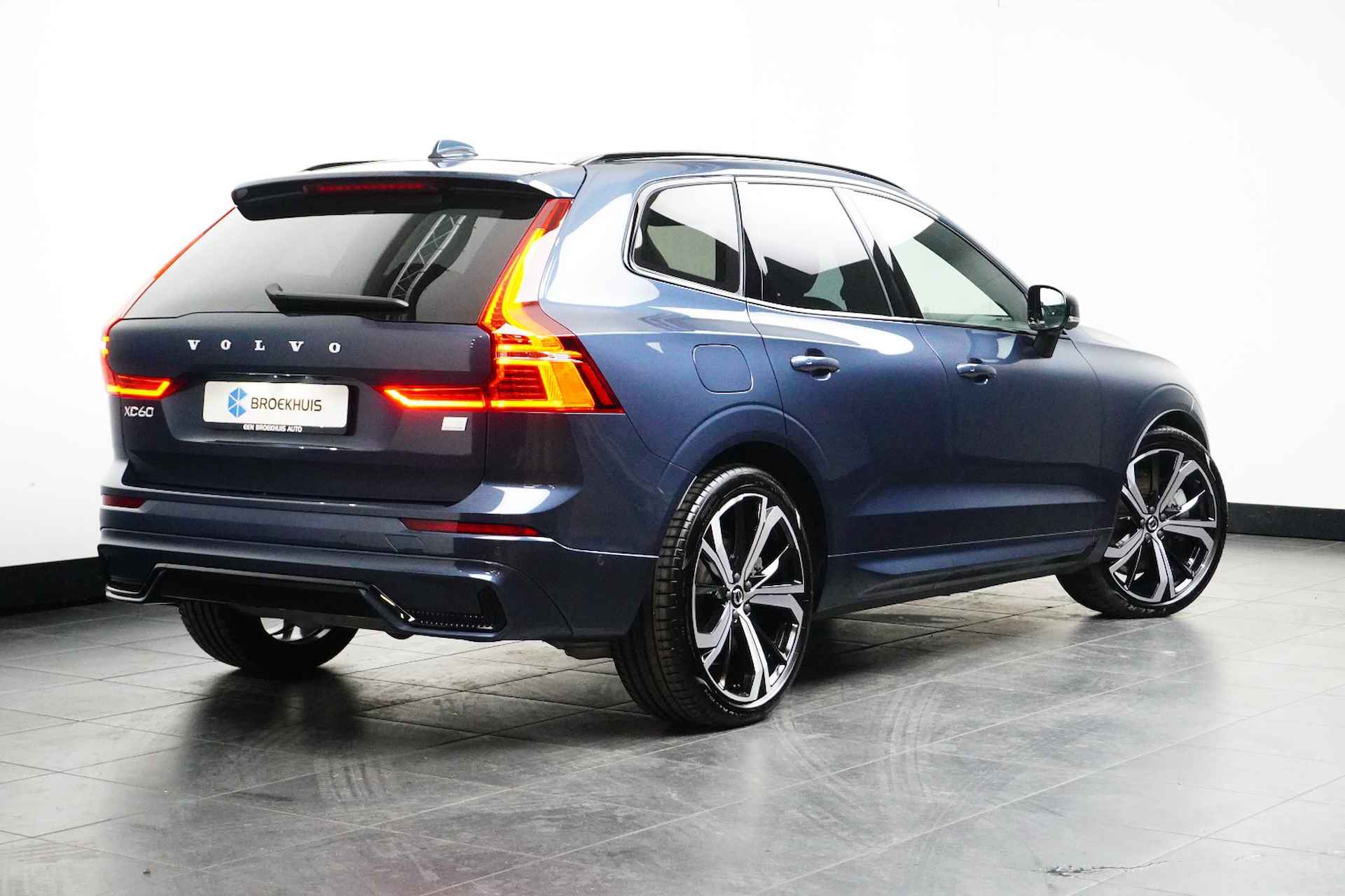 Volvo XC60 T6 Plug-in hybrid AWD Ultimate Dark - 3/25