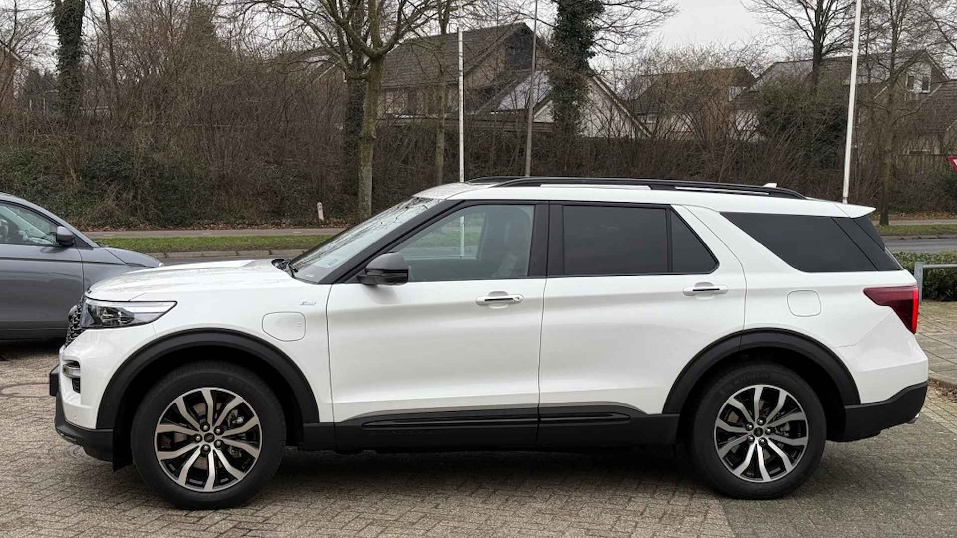 FORD Explorer 3.0 V6 EB PHEV ST-LINE / SMOKE PACK / TREKHAAK / RODE REMKLAUWEN - 8/27