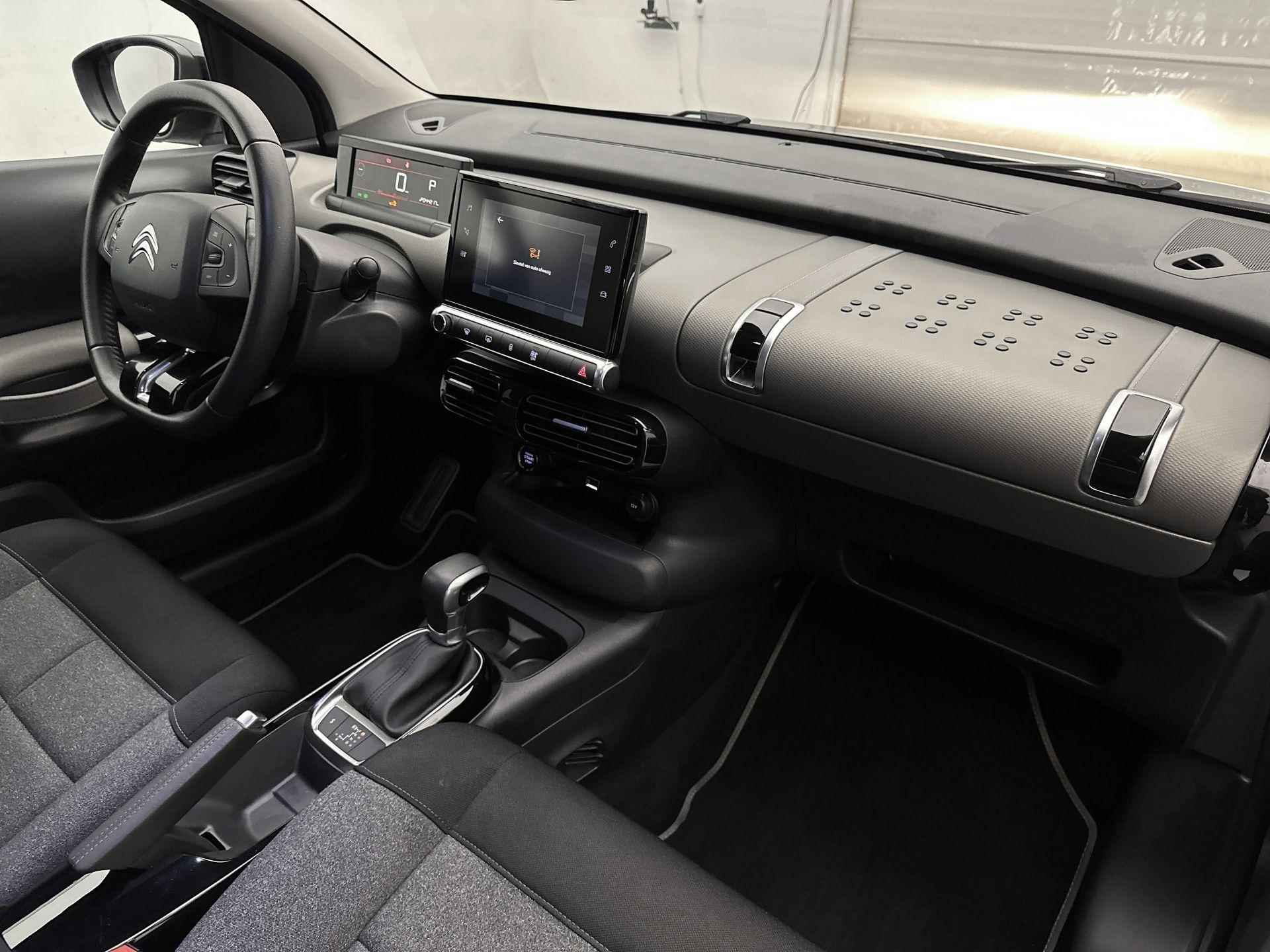 Citroen C4 Cactus SUV Shine 130 pk Automaat | Navigatie | Achteruitrijcamera | Parkeersensoren Voor en Achter | Keyless Entry/Start | LED Dagrijverlichting | DAB Ontvanger | Climate Control | Cruise Control | 17" Lichtmetalen Velgen | Apple Carplay/Android Auto | - 14/33