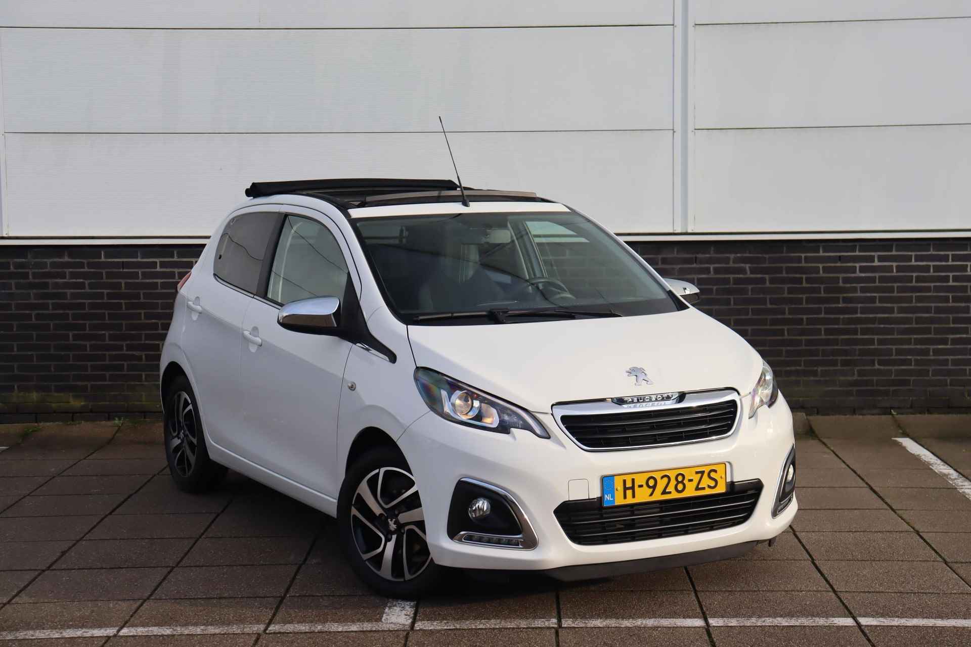 Peugeot 108 1.0 e-VTi Allure TOP! *Navigatie * Cabriodak * 100% Dealeronderhouden - 2/37