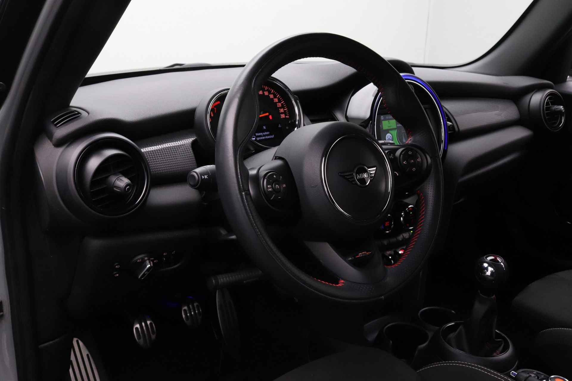 MINI 5-deurs 1.5 Cooper |17" LM JCW Track Spoke zwart|  John Cooper Works Uitvoering | MINI Navigatiesysteem | Park Distance Control achter (PDC)| Cruise Control | - 15/25