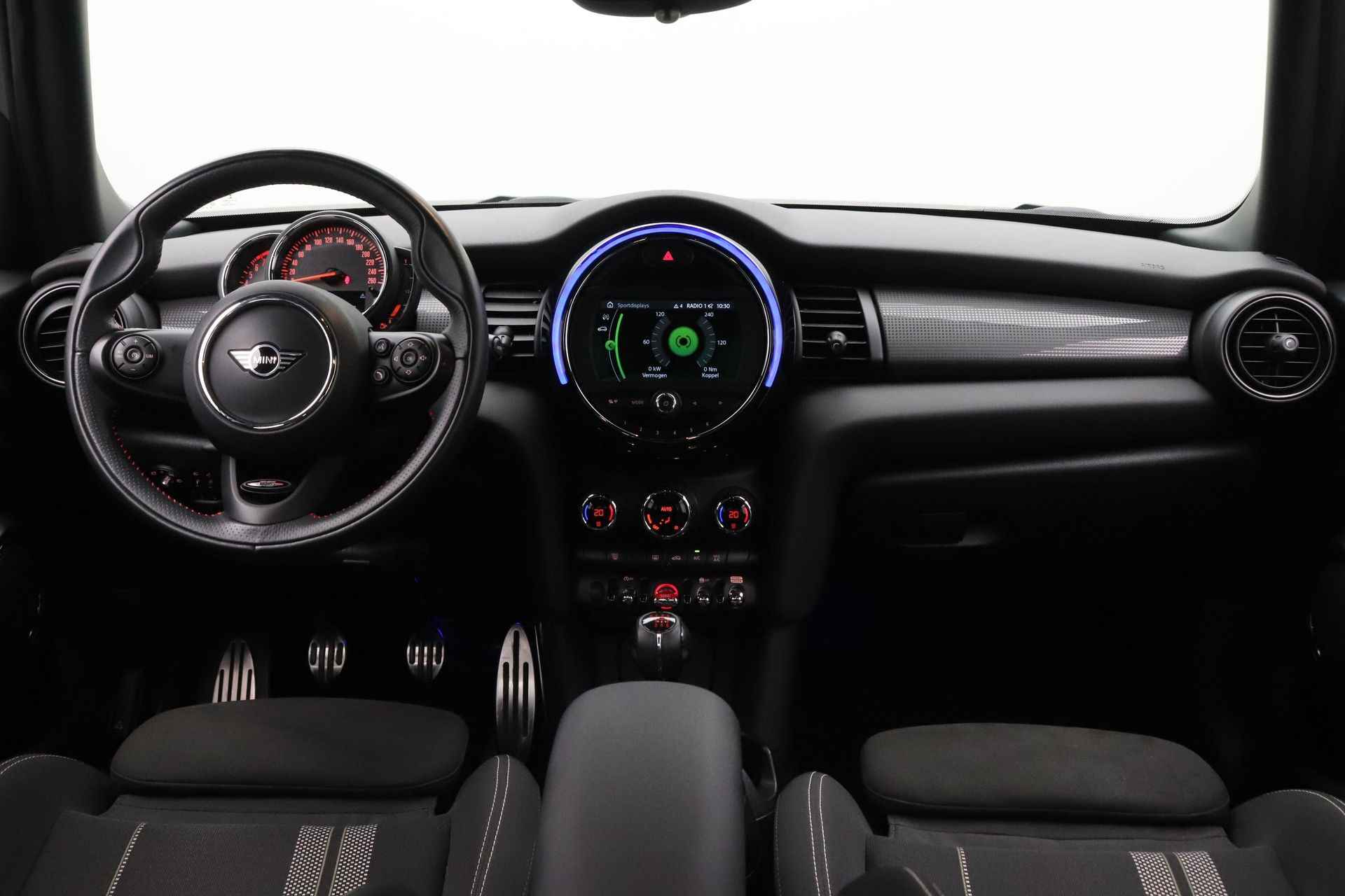 MINI 5-deurs 1.5 Cooper |17" LM JCW Track Spoke zwart|  John Cooper Works Uitvoering | MINI Navigatiesysteem | Park Distance Control achter (PDC)| Cruise Control | - 23/25