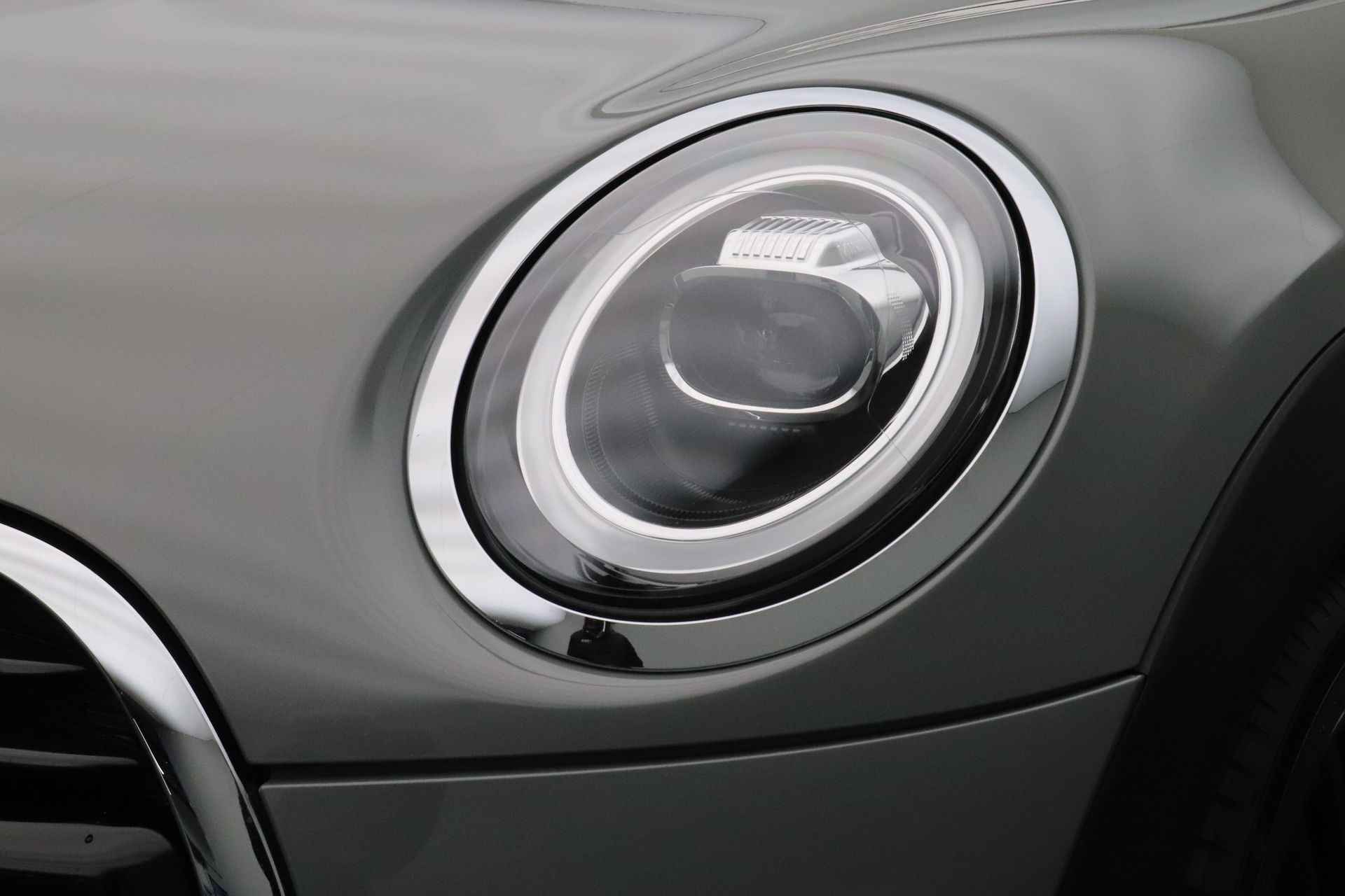 MINI 5-deurs 1.5 Cooper |17" LM JCW Track Spoke zwart|  John Cooper Works Uitvoering | MINI Navigatiesysteem | Park Distance Control achter (PDC)| Cruise Control | - 25/25