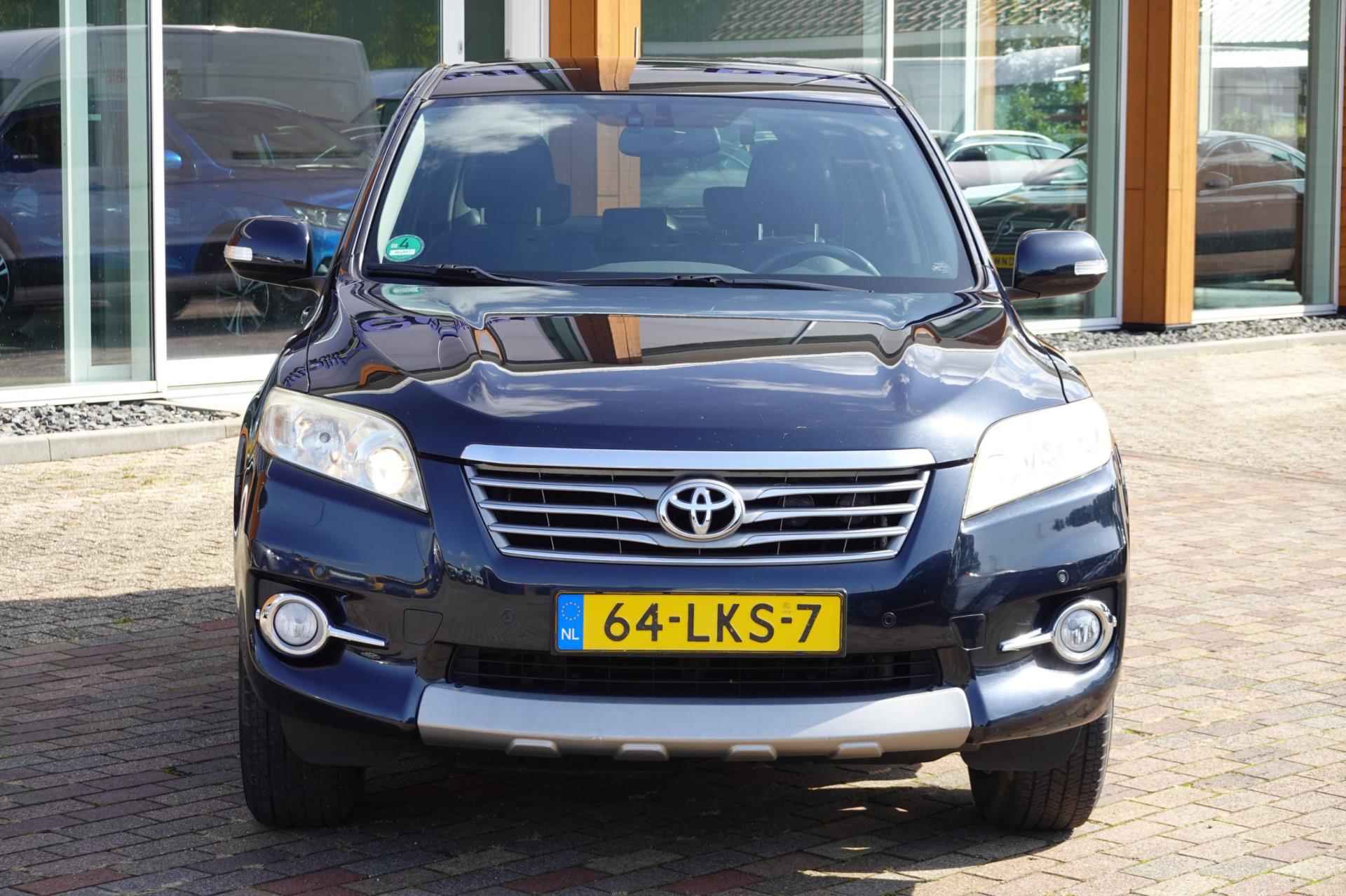 Toyota RAV4 2.0 VVTi Executive Business - 2/38