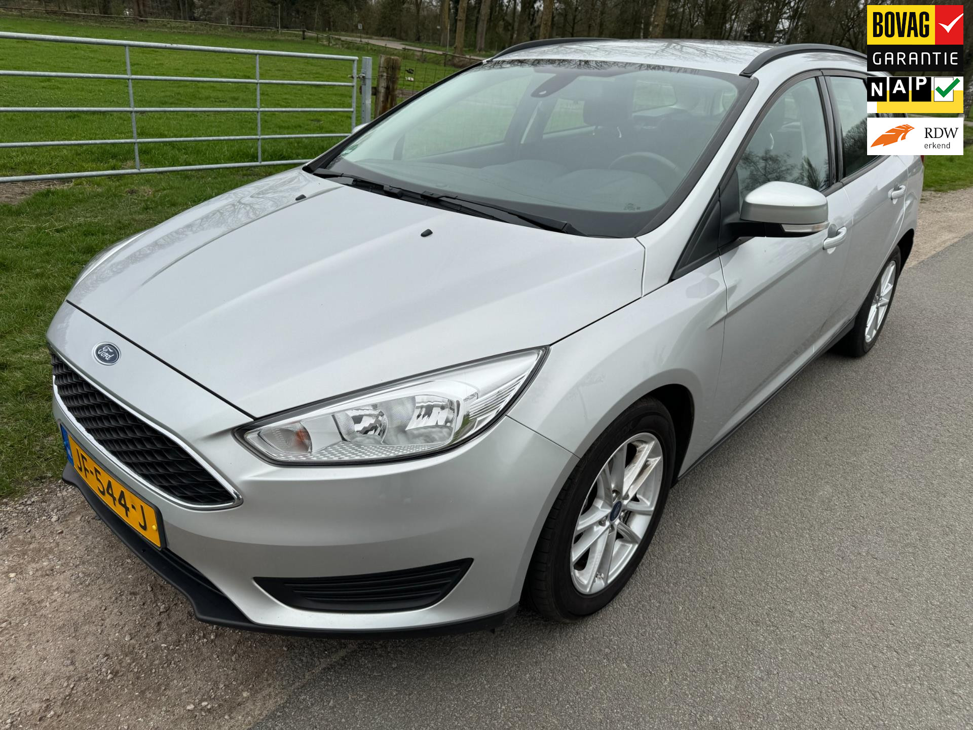 Ford Focus Wagon 1.0 Trend keurig onderhouden met navigatie bij viaBOVAG.nl