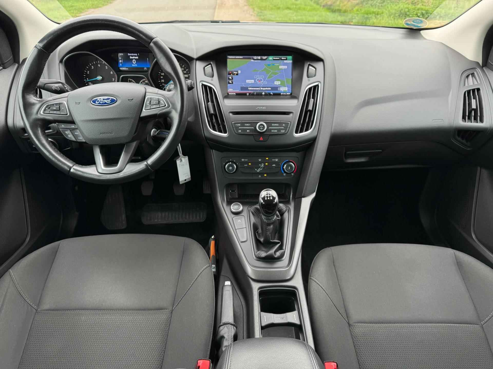 Ford Focus Wagon 1.0 Trend keurig onderhouden met navigatie - 12/26