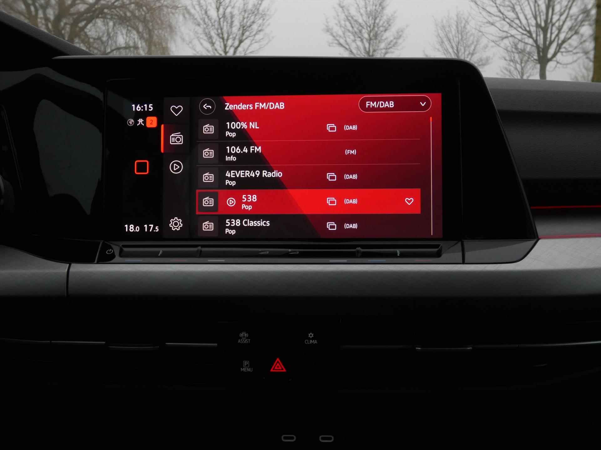 VOLKSWAGEN Golf 1.0 eTSI 110pk 7-DSG Life Lounge | Carplay + Navigatie | - 24/40