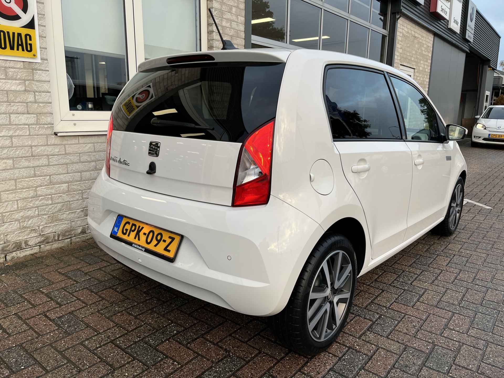 SEAT Mii Electric electric Plus / SUBSIDIE/ 13.800 KM/ PARK. SENSOREN/ CRUISE/ STOEL VERWARM./ VOORRUIT VERWARM./ BLUETOOTH/ CLIMA/ DAB/ - 29/34