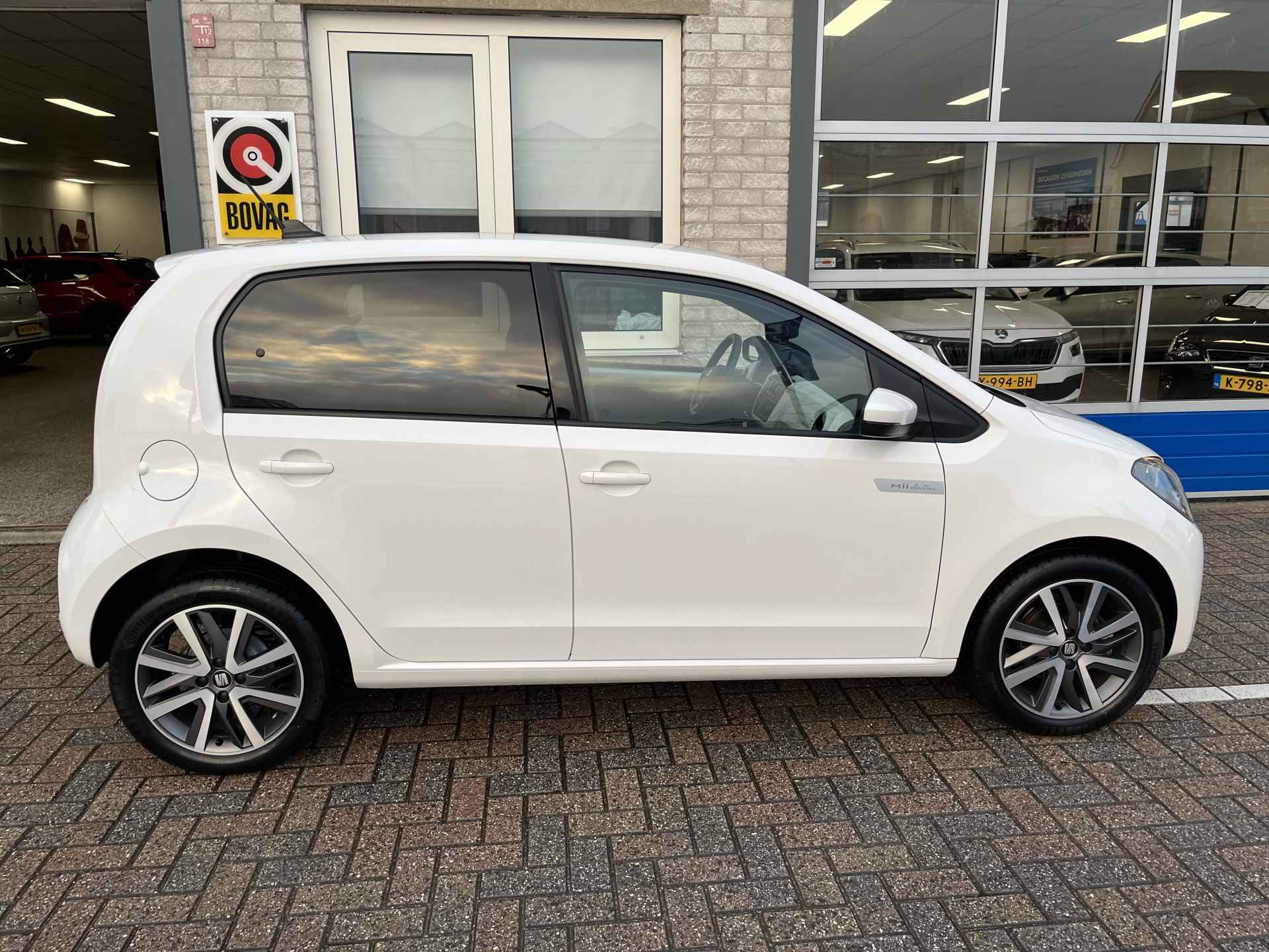 SEAT Mii Electric electric Plus / SUBSIDIE/ 13.800 KM/ PARK. SENSOREN/ CRUISE/ STOEL VERWARM./ VOORRUIT VERWARM./ BLUETOOTH/ CLIMA/ DAB/ - 30/34