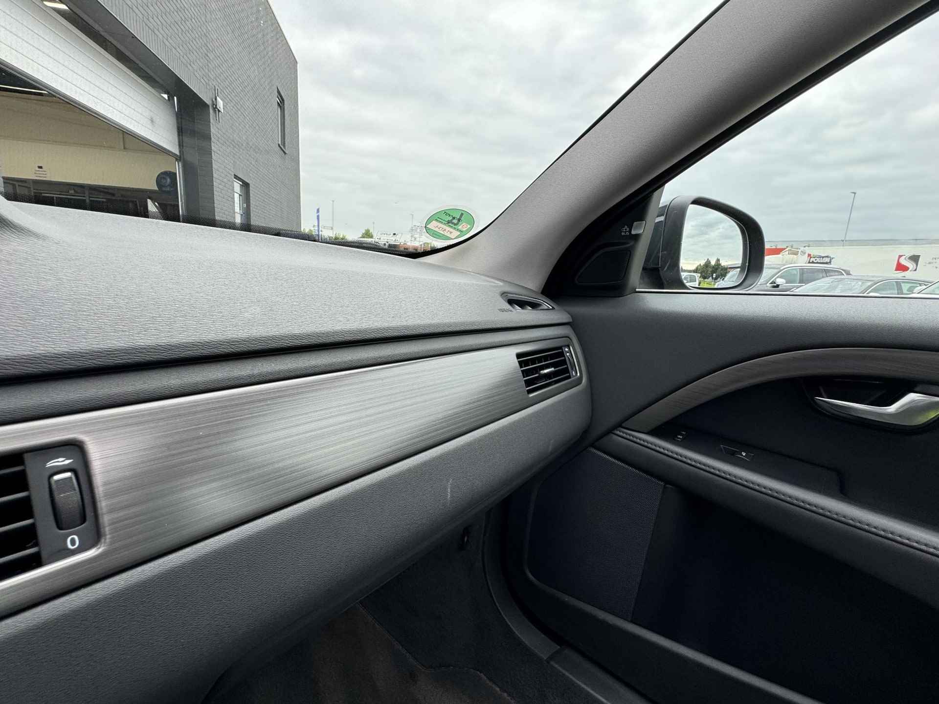 Volvo S80 2.0 T5 Summum | Adaptieve Cruise Control | Stoelventilatie en verwarming | Four-C adaptief chassis | Parkeersensoren V+A | Schuifdak | Lederen bekleding | Dealer onderhouden, uniek!! - 18/21