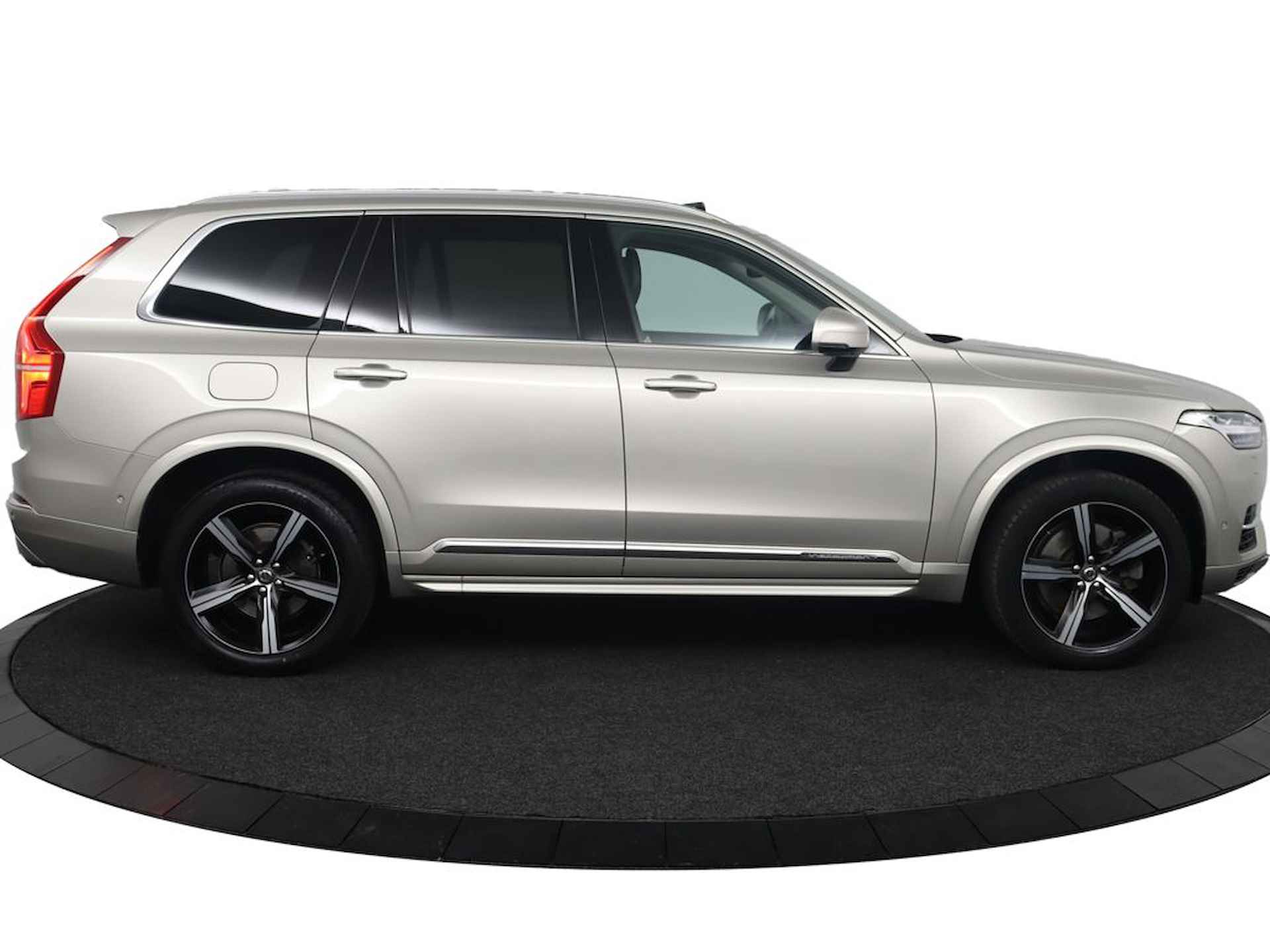 Volvo XC90 T8 AWD Inscription | Luchtvering | Adaptieve Cruise control | Stoel + Stuurverwarming | 360 camera | BLIS | Panoramadak | 20'' | - 12/75