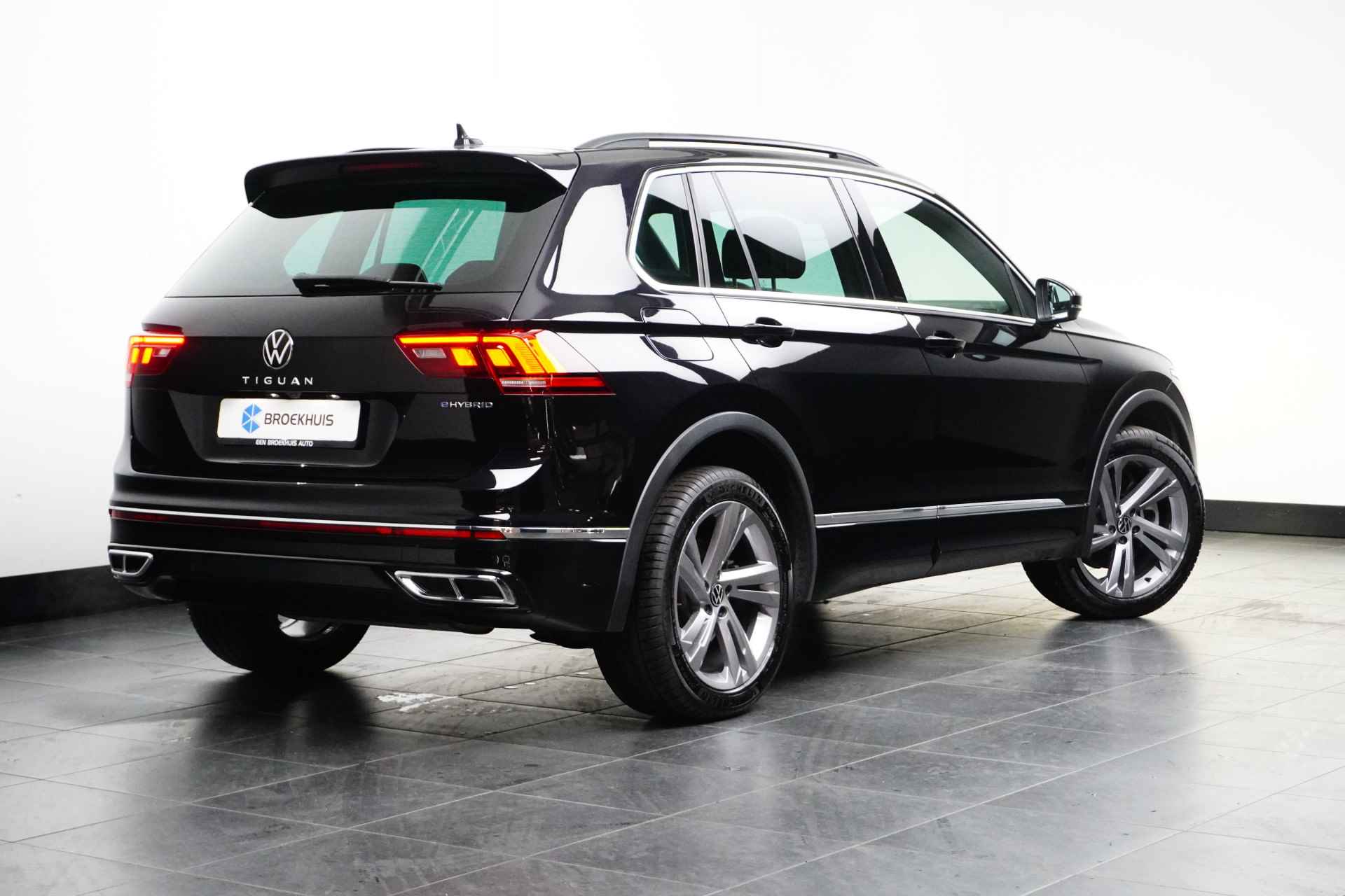 Volkswagen Tiguan 1.4 TSI 204PK eHybrid R-Line | Navigatie | Trekhaak | Achteruitrijcamera - 6/31