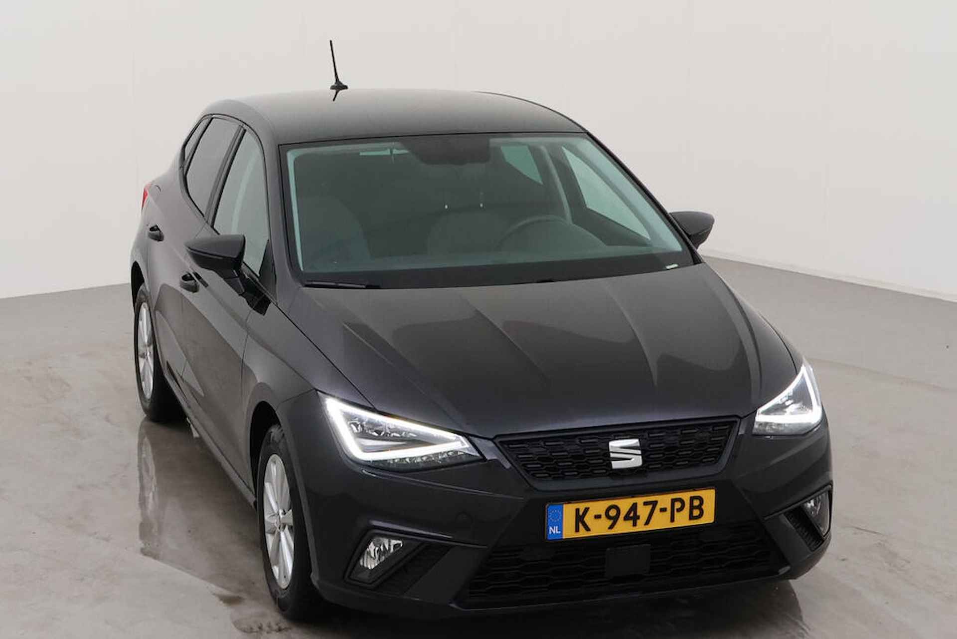 SEAT Ibiza 1.0 TSI Style Business Intense Plus / Digitaal dashboard / Climate controle / Naviagatie / Parkeer sensoren/ Achteruitrij camera - 5/10