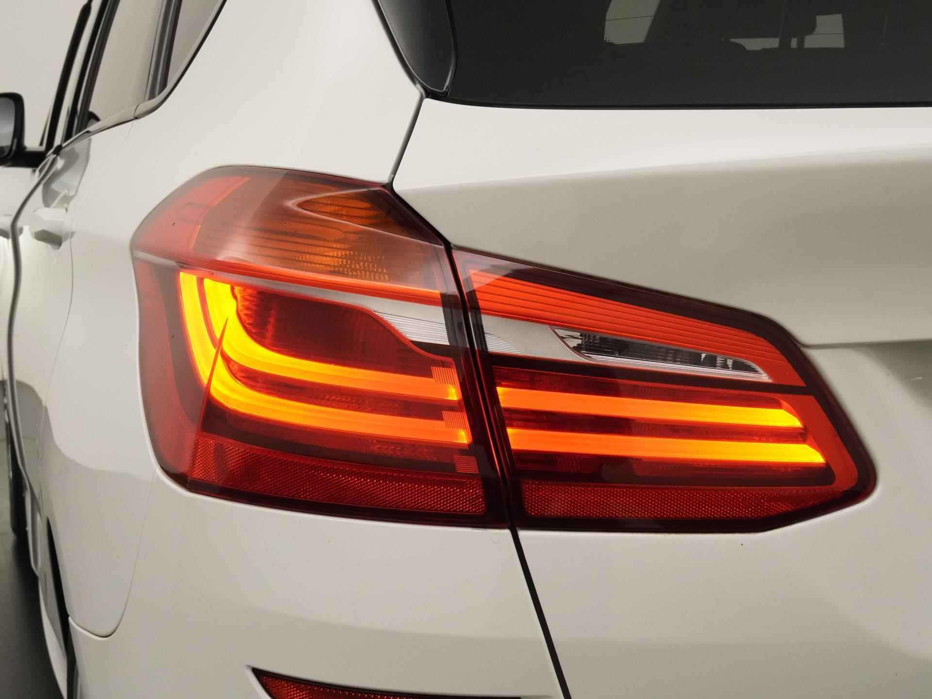 BMW 2 Serie Active Tourer 225xe M-Sport PHEV Shadow | Panoramadak | LED | Elek klep | Zondag Open! - 21/42