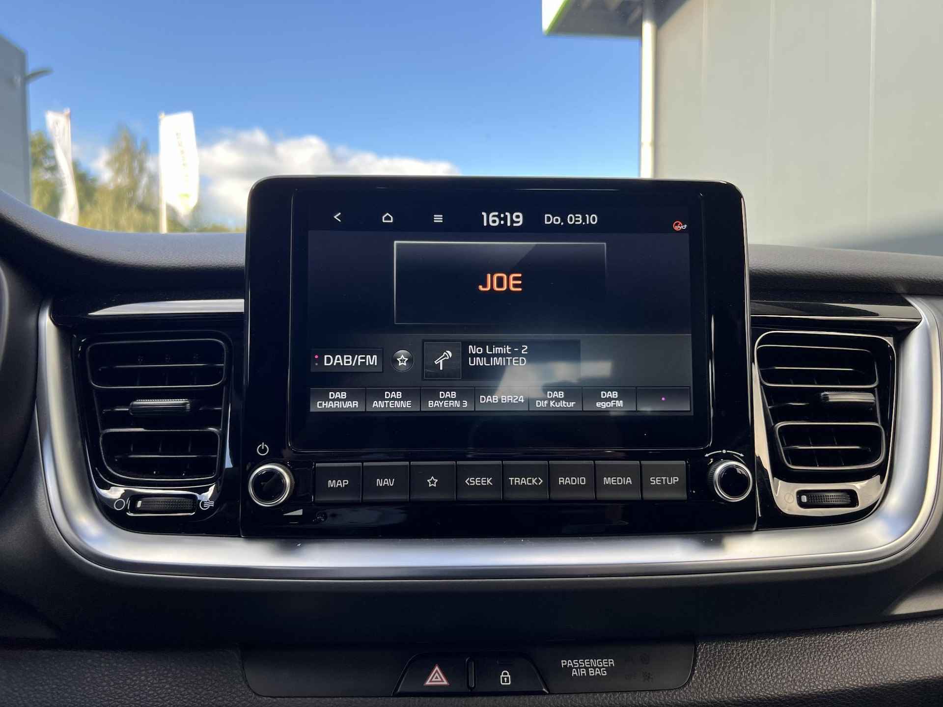 Kia Stonic 1.0 T-GDi MHEV DynamicPlusLine Automaat / Fabriekgarantie tot 26-07-2028 / Navigatie / Achteruitrijcamera / Stuur Verwarming / Stuur verwarming / Cruise Control - 28/29