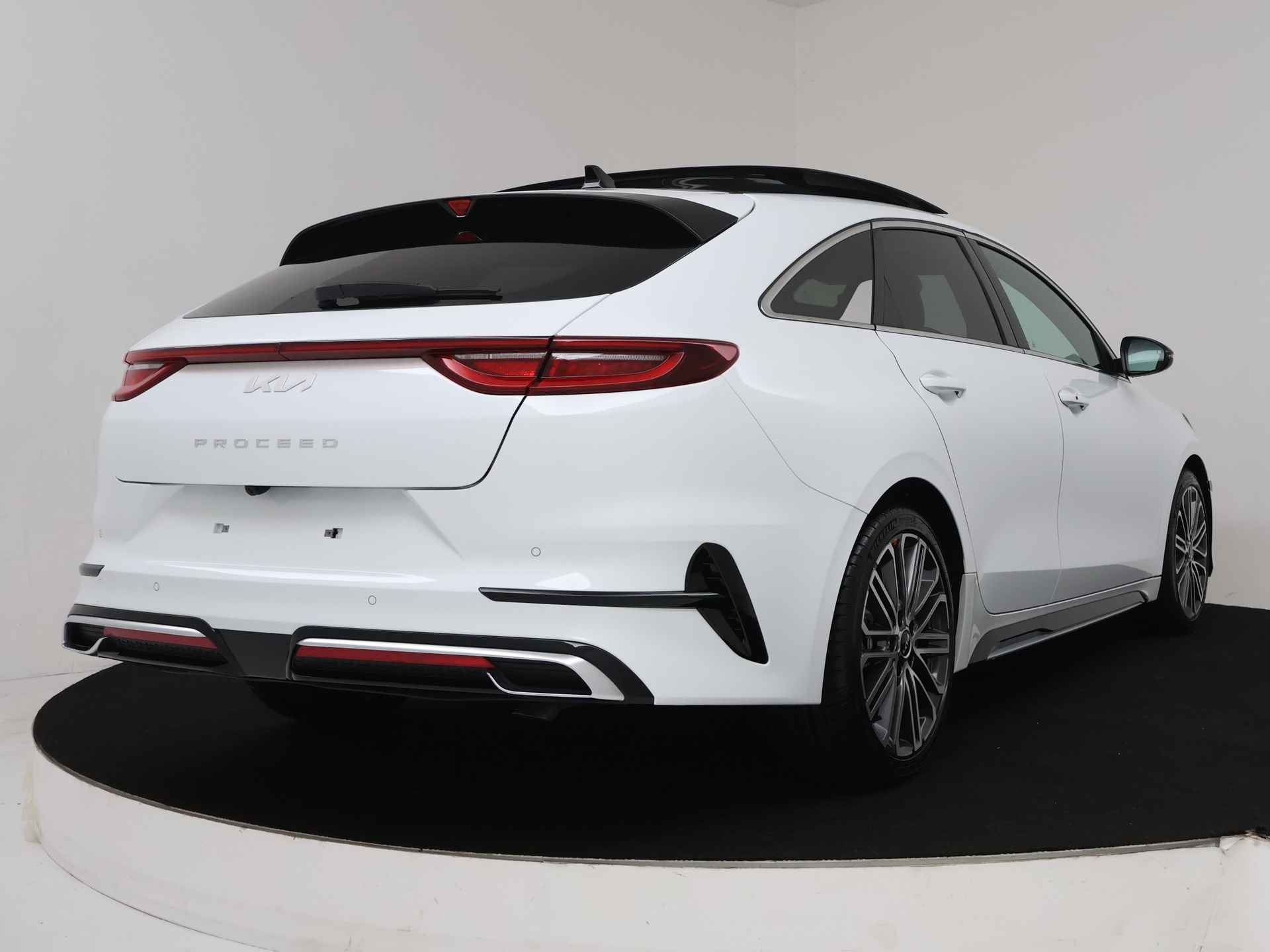 Kia ProCeed 1.5 T-GDi GT-PlusLine | Adaptive Cruise Control|  Panoramadak | Achterbank verwarmd | Beschikbaar per 01-06-2025 - 3/43