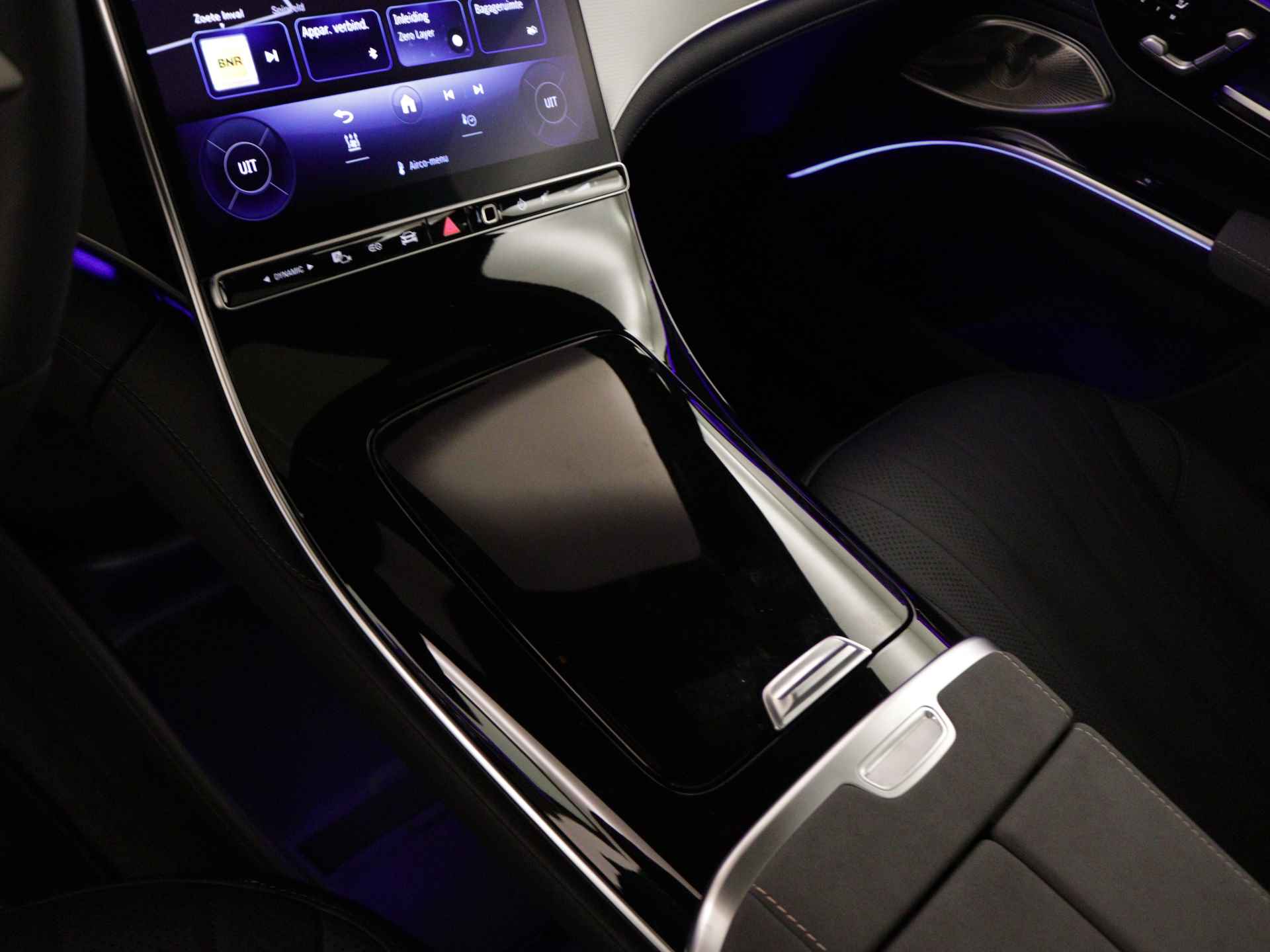 Mercedes-Benz EQS SUV 450 4MATIC Luxury Line 108 kWh | Akoestiekcomfortpakket | Trekhaak | Premium pakket | USB-pakket plus | DIGITAL LIGHT | Burmester® 3D-surround sound system | Rijassistentiepakket Plus | - 26/40