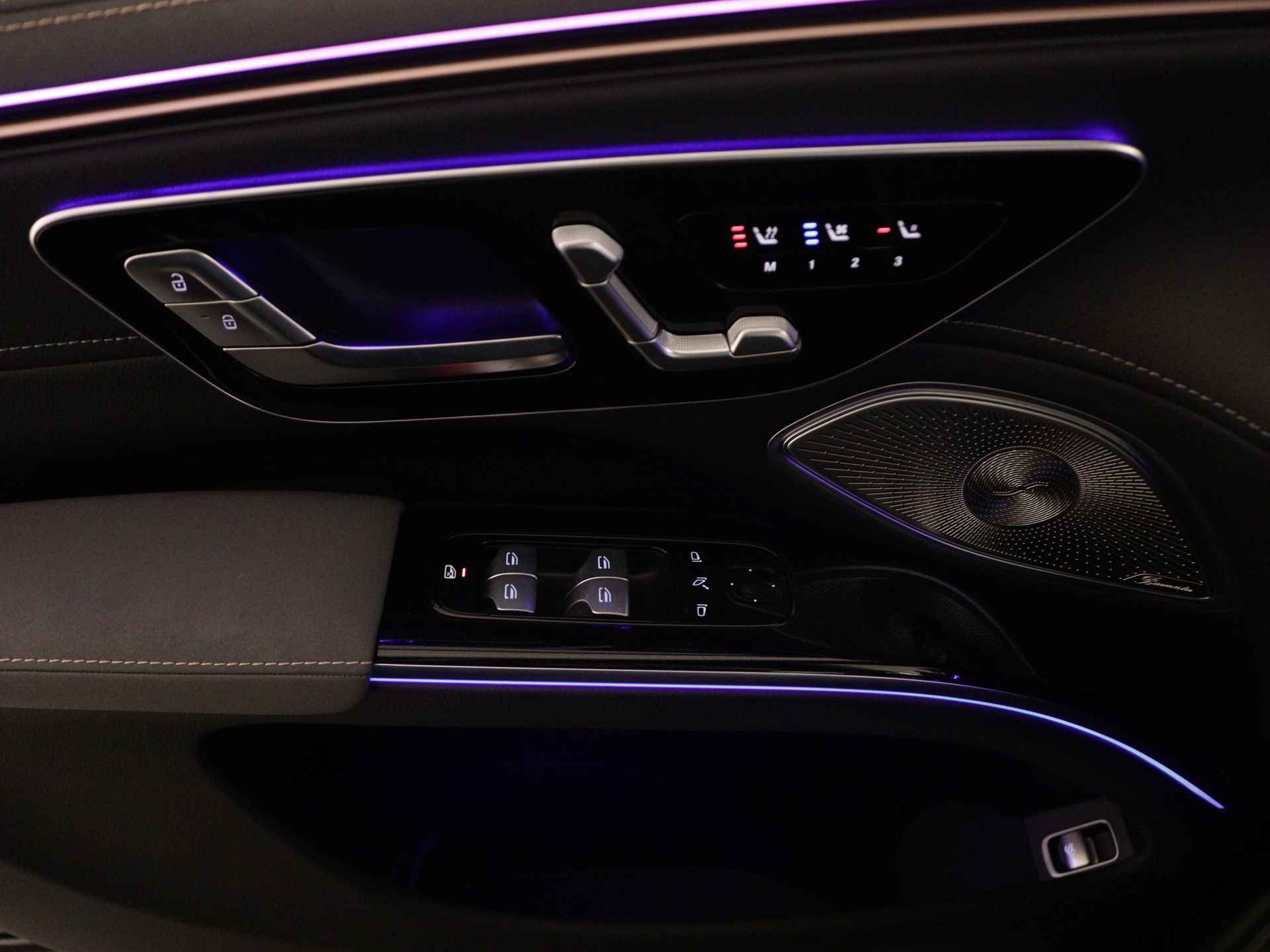Mercedes-Benz EQS SUV 450 4MATIC Luxury Line 108 kWh | Akoestiekcomfortpakket | Trekhaak | Premium pakket | USB-pakket plus | DIGITAL LIGHT | Burmester® 3D-surround sound system | Rijassistentiepakket Plus | - 27/40
