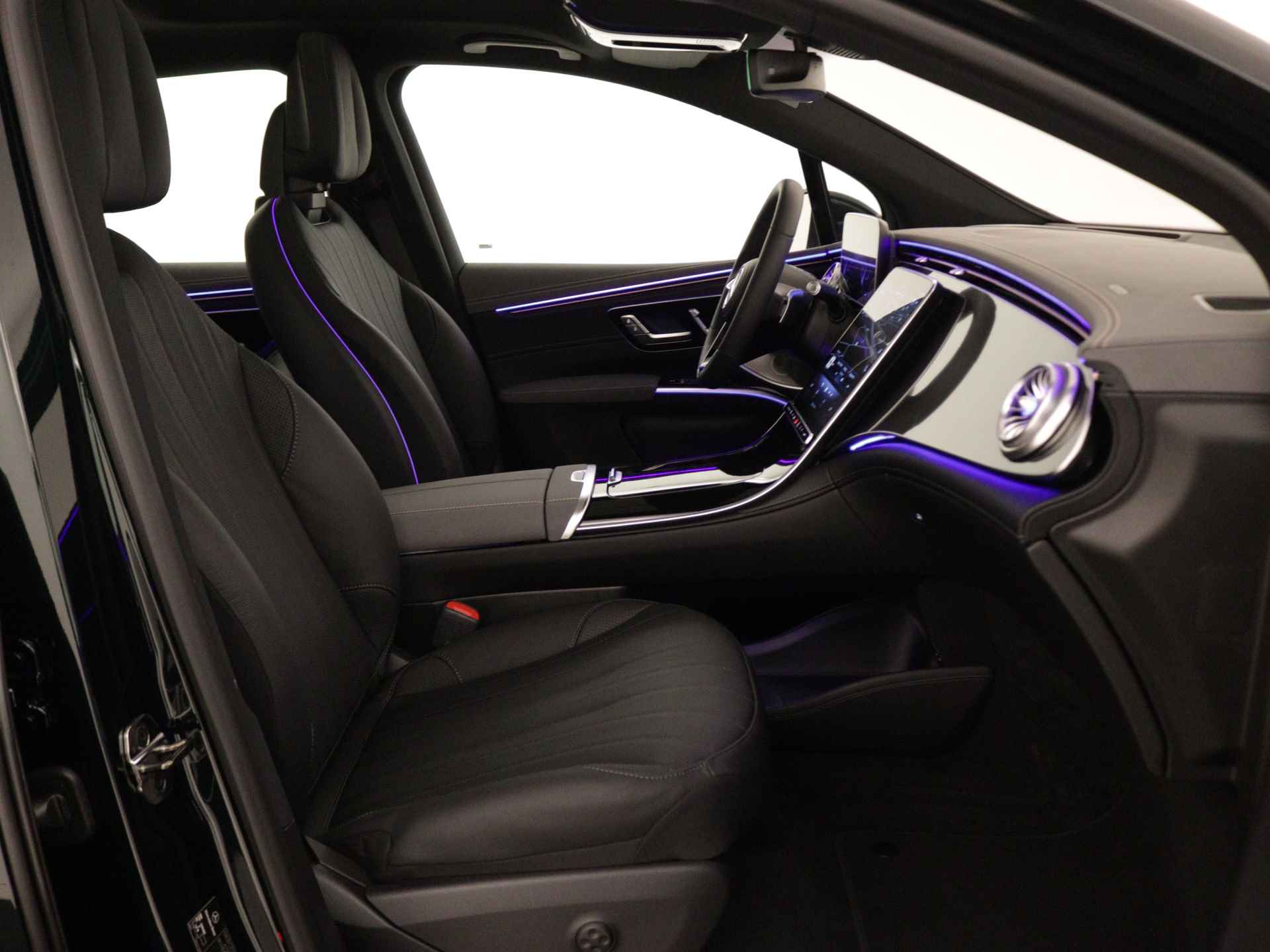 Mercedes-Benz EQS SUV 450 4MATIC Luxury Line 108 kWh | Akoestiekcomfortpakket | Trekhaak | Premium pakket | USB-pakket plus | DIGITAL LIGHT | Burmester® 3D-surround sound system | Rijassistentiepakket Plus | - 31/40