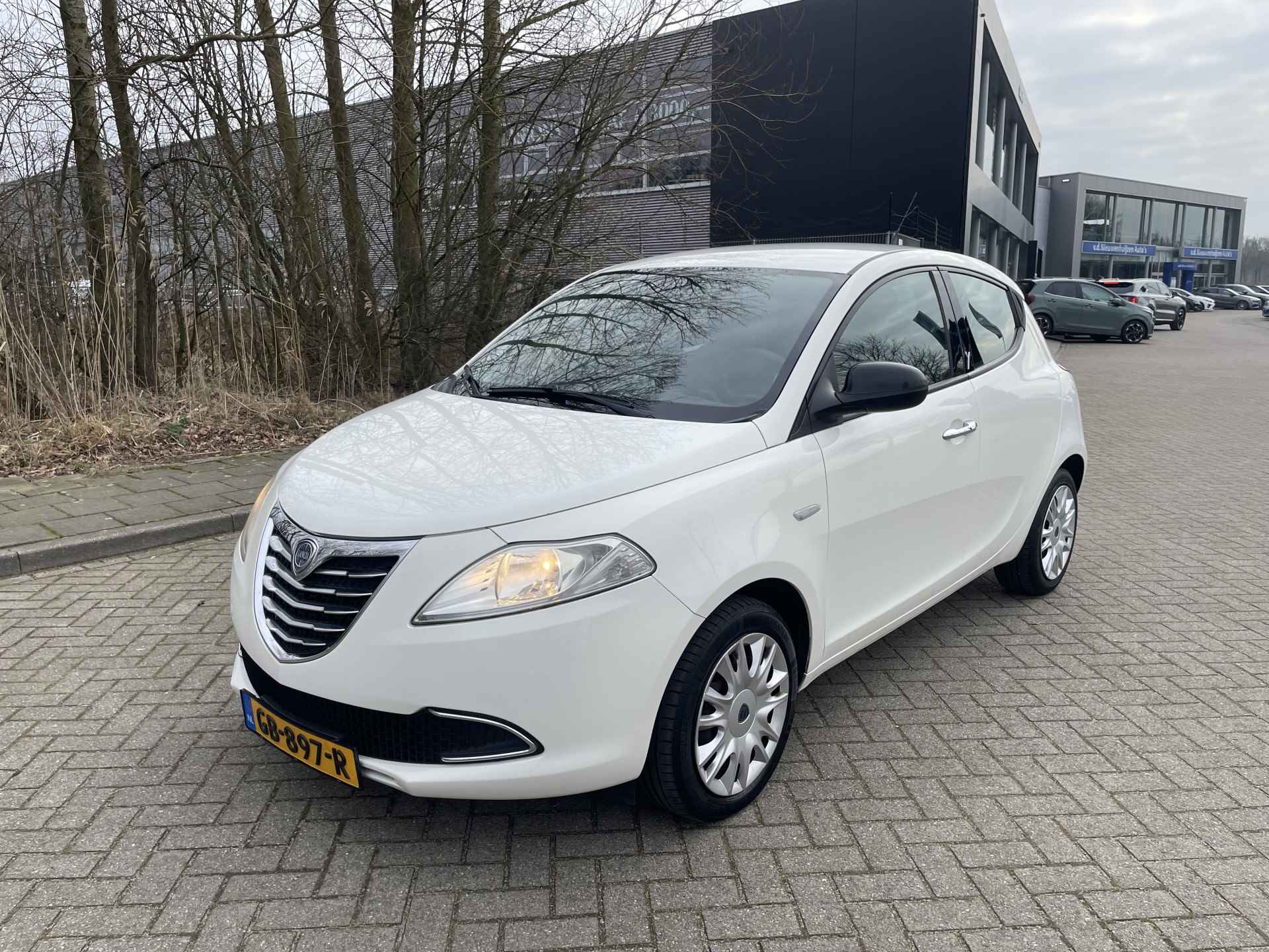 Lancia Ypsilon 1.2 Gold Airco   5 Deurs       info;F.Bogaars    0492588956 - 3/26