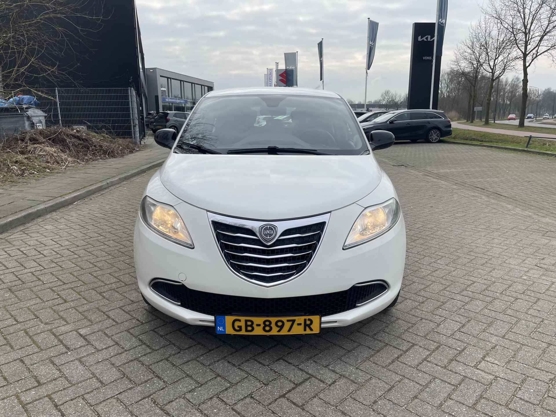 Lancia Ypsilon 1.2 Gold Airco   5 Deurs       info;F.Bogaars    0492588956 - 4/26