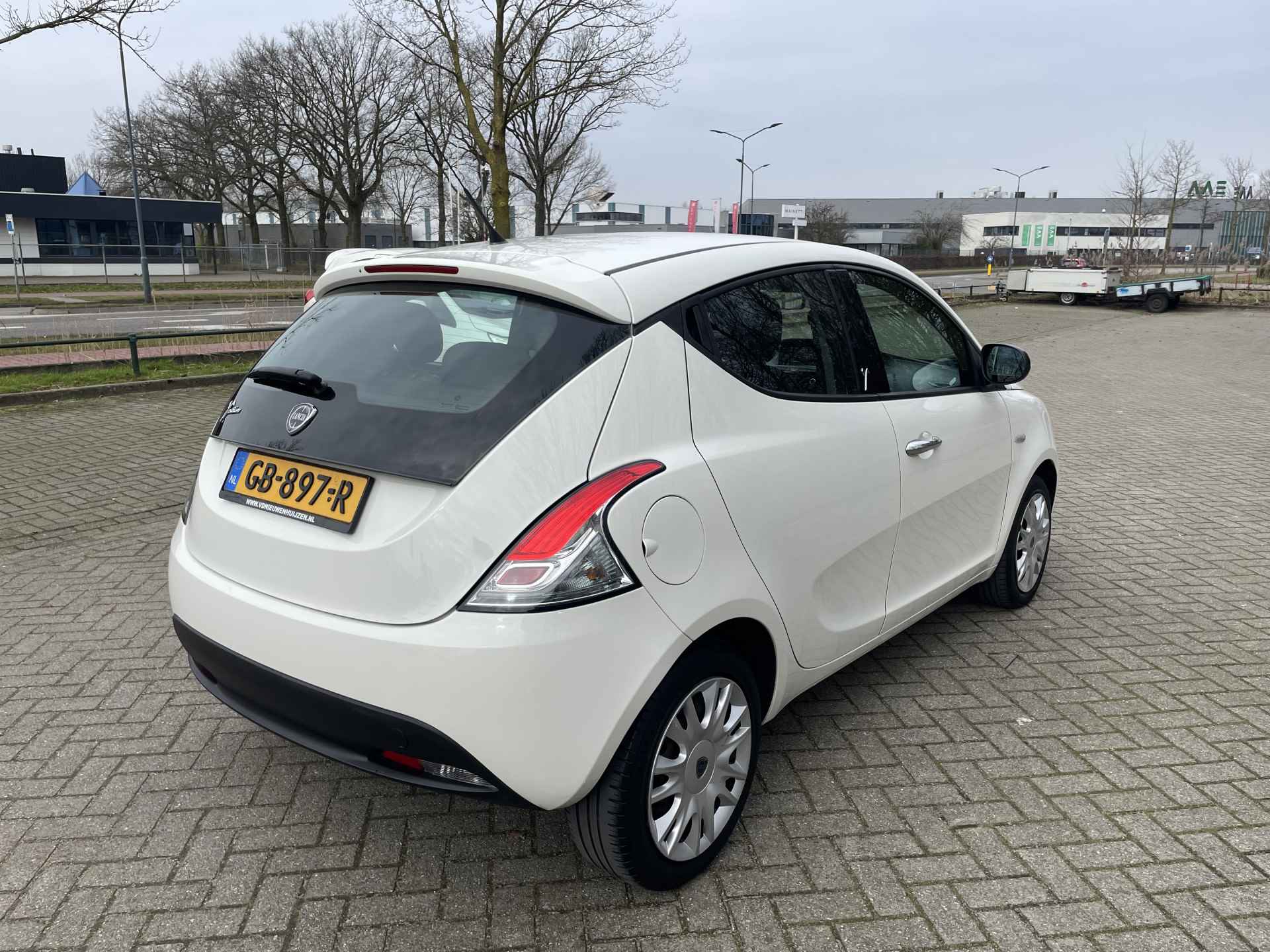 Lancia Ypsilon 1.2 Gold Airco   5 Deurs       info;F.Bogaars    0492588956 - 6/26