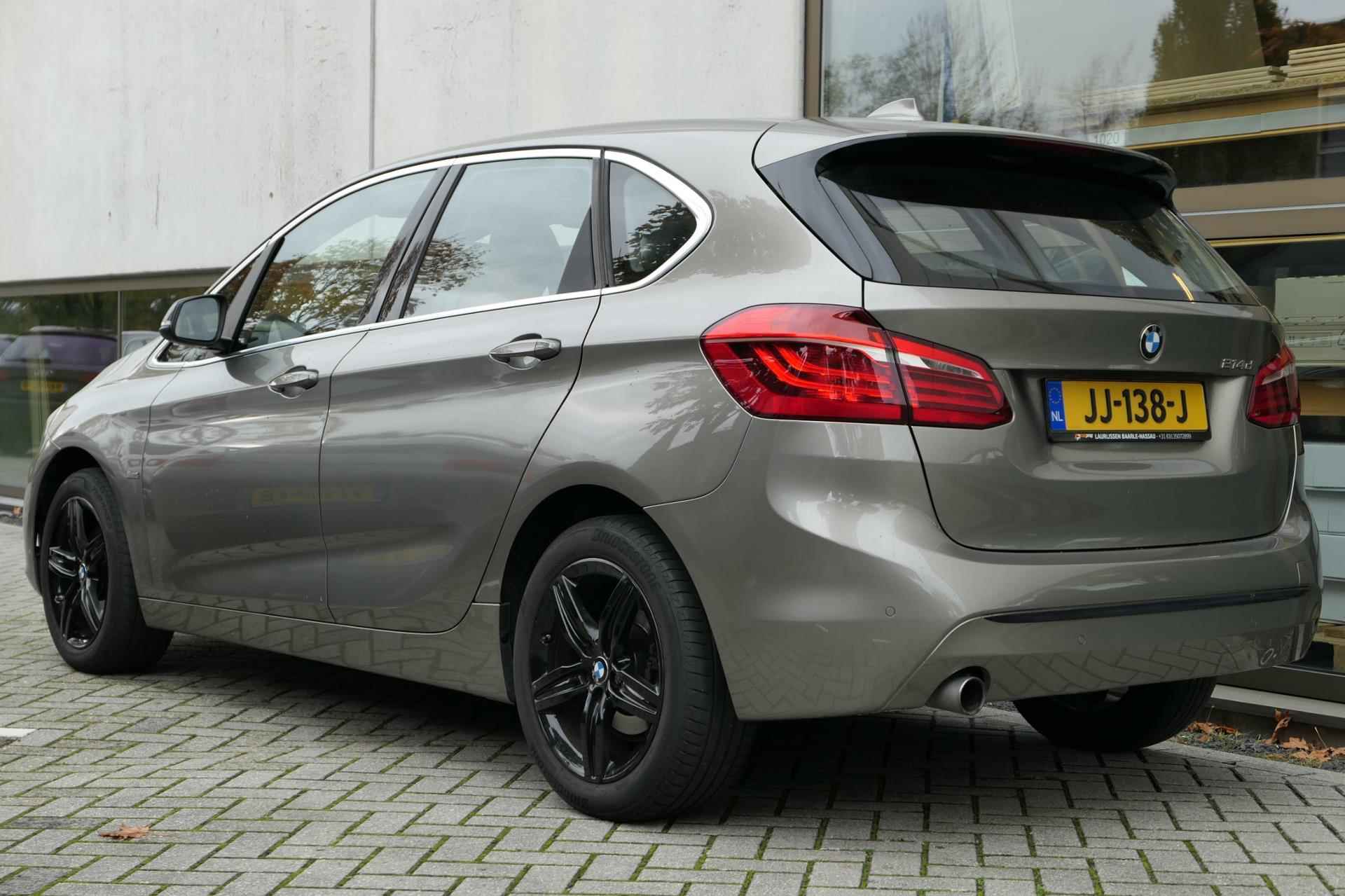 BMW 2-serie Active Tourer 214d Centennial Executive NAP Navi Leder Sportstoelen Euro6 - 6/15