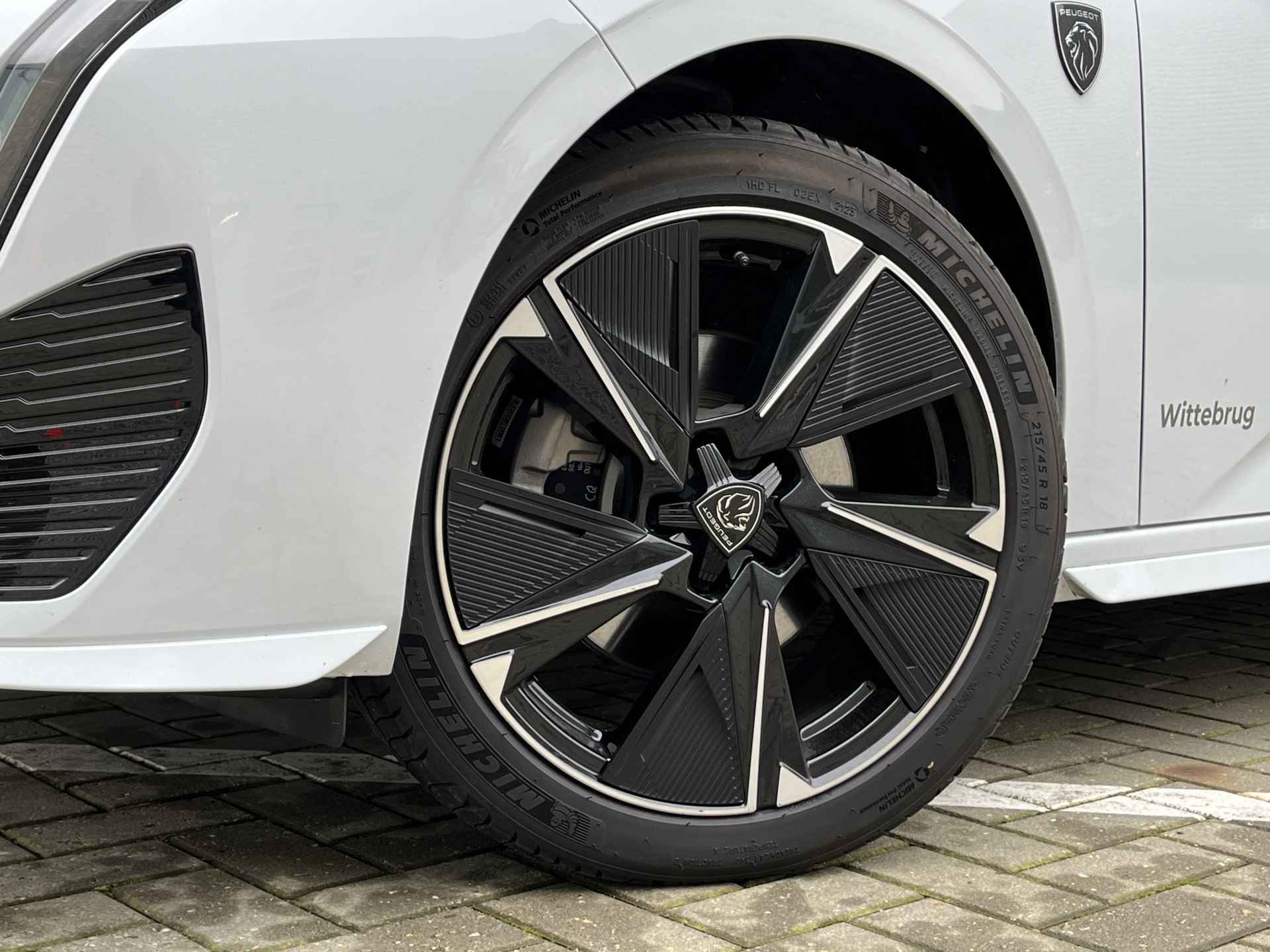 Peugeot E-308 EV GT First Edition 54 kWh 100% ELEKTRISCH! | Stoel- en Stuurverwarming | Navigatie - 5/19