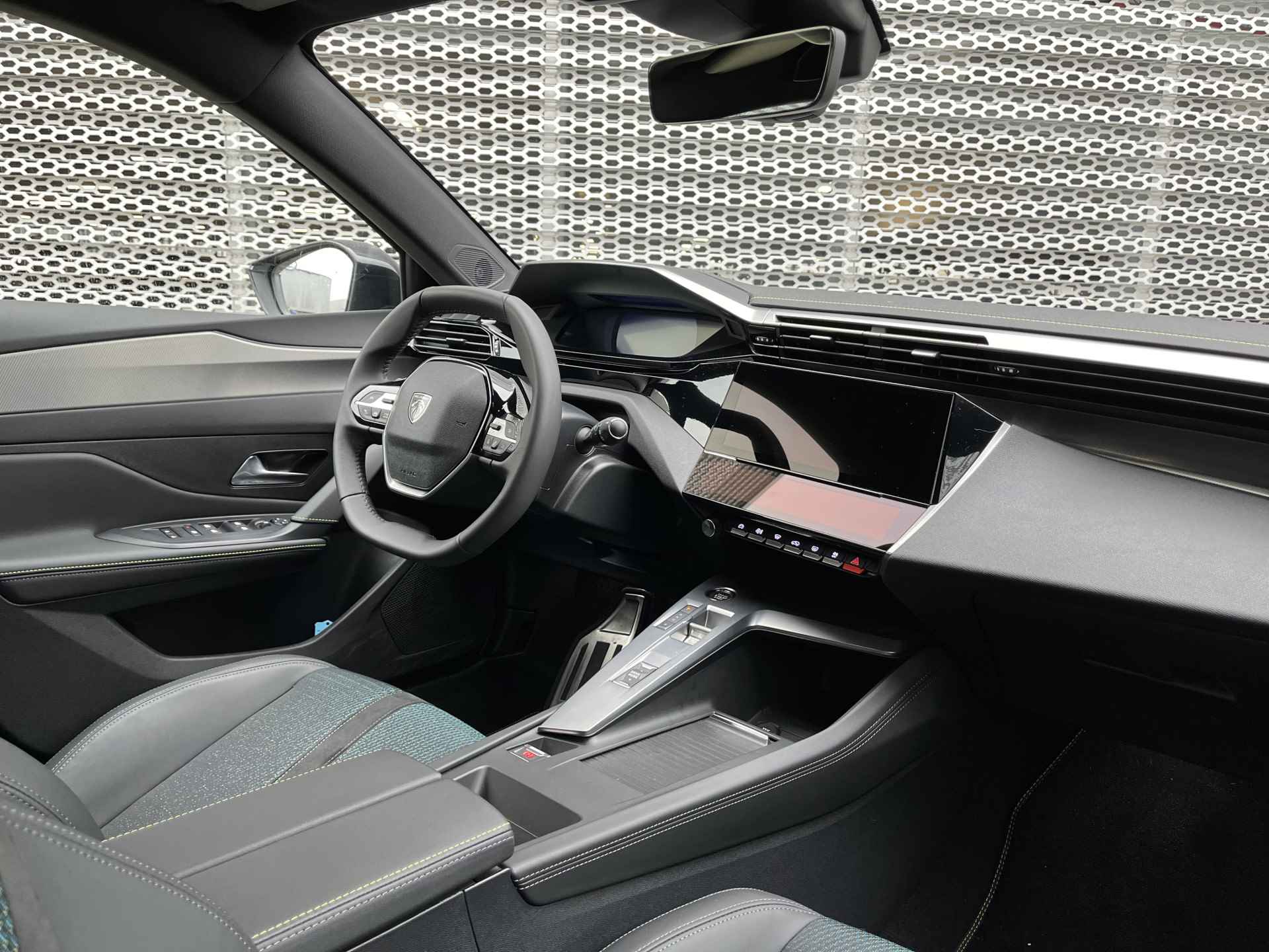 Peugeot E-308 EV GT First Edition 54 kWh 100% ELEKTRISCH! | Stoel- en Stuurverwarming | Navigatie - 9/19