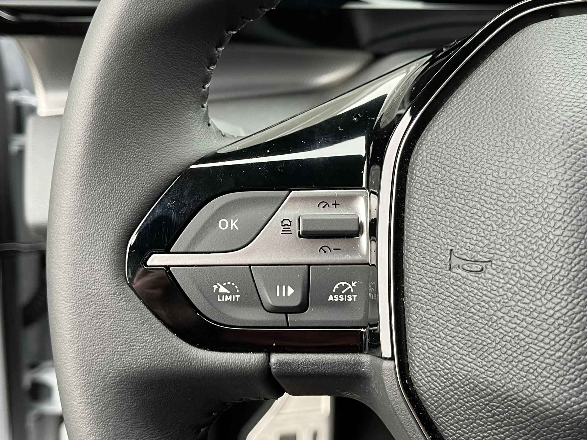 Peugeot E-308 EV GT First Edition 54 kWh 100% ELEKTRISCH! | Stoel- en Stuurverwarming | Navigatie - 14/19