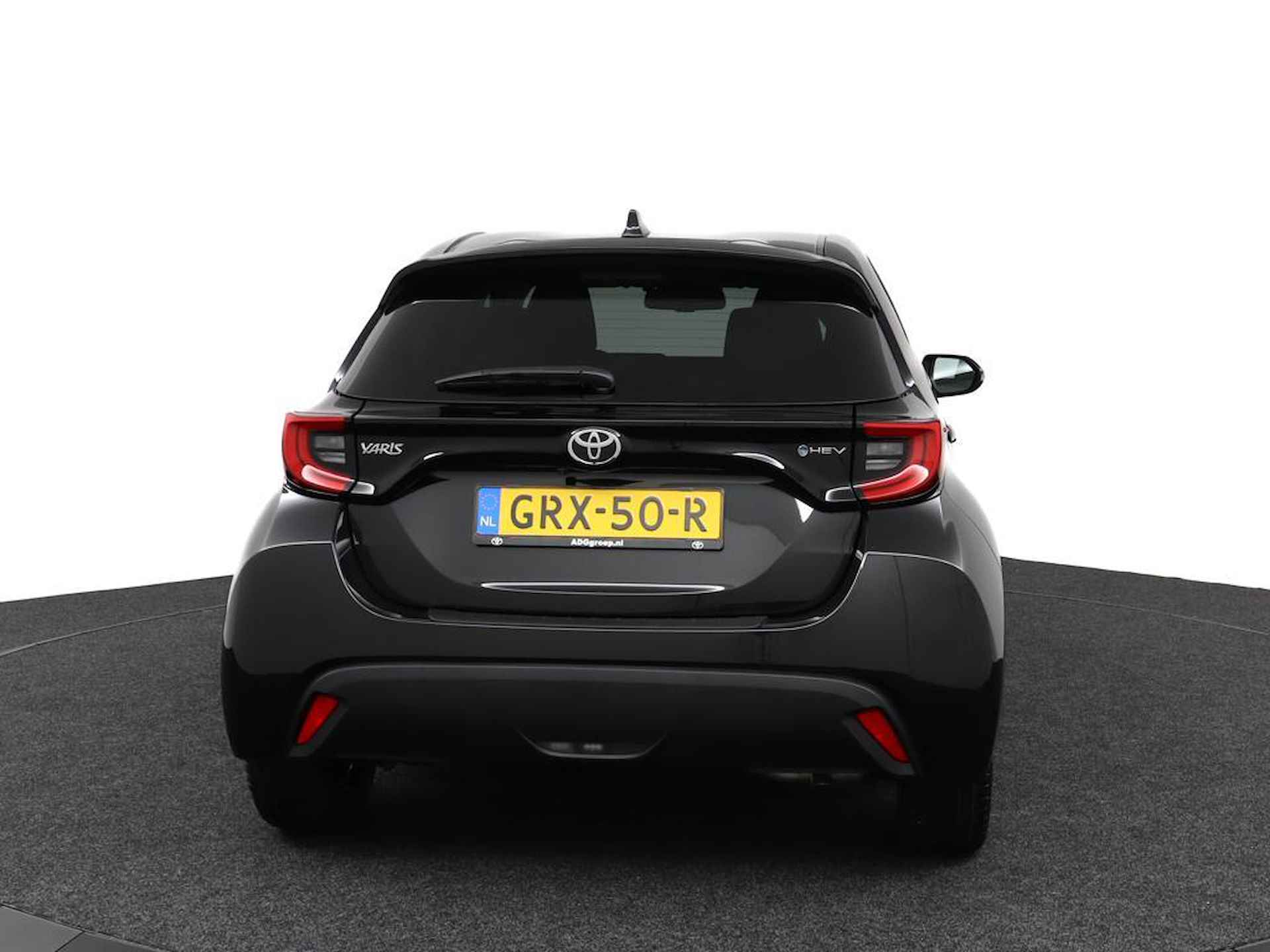 Toyota Yaris 1.5 Hybrid 115 First Edition | Winterpakket | Apple Carplay | Android Auto | Draadloze telefoonlader | 10 Jaar Garantie | - 33/42