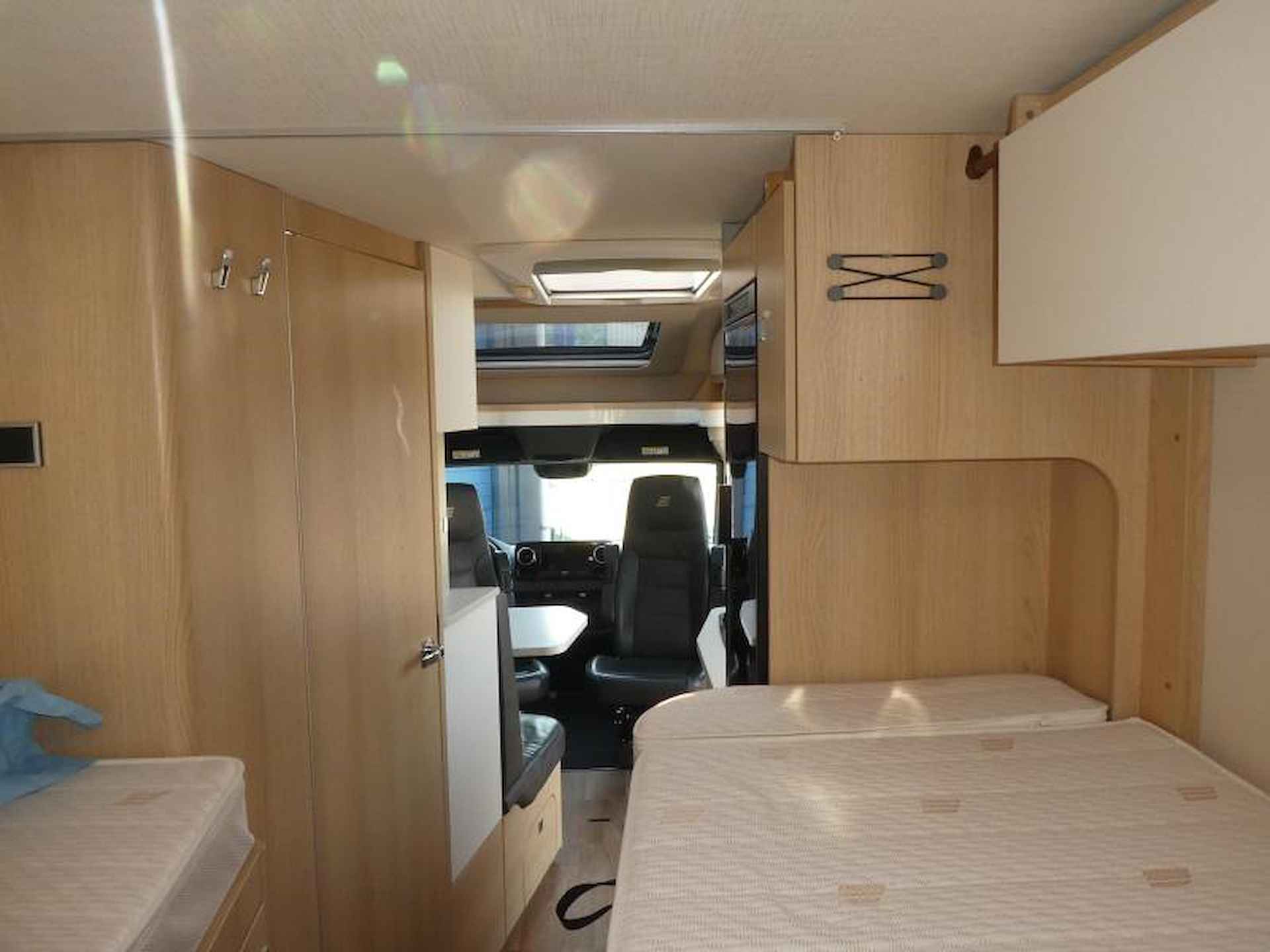 Hymer B-MCT 580  AUTOMAAT / XXL BED!!!! - 13/19