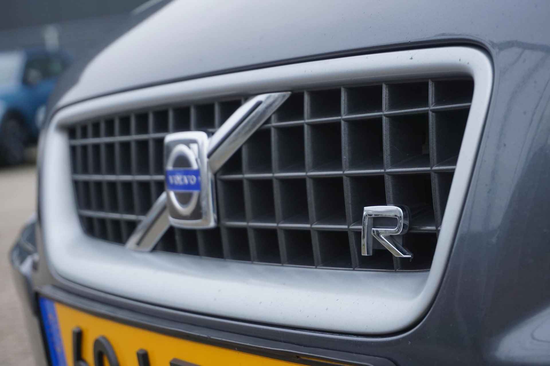 Volvo V70 2.5 R AWD | Ultieme Youngtimer! | Trekhaak | Four-C | Schuif-Kanteldak | Stoel verwarming | - 13/29