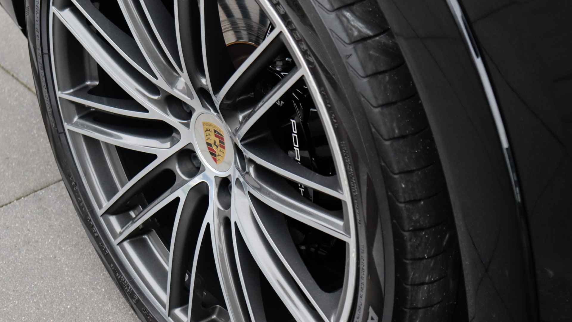 Porsche Cayenne 3.0 E-Hybrid SportDesign | Panoramadak | BOSE Sound | Trekhaak | Achterasbesturing | Stuurwielverwarming - 5/32