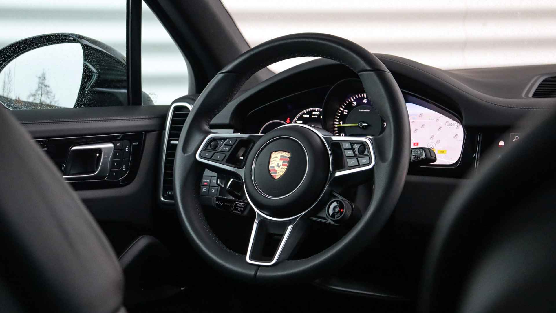 Porsche Cayenne 3.0 E-Hybrid SportDesign | Panoramadak | BOSE Sound | Trekhaak | Achterasbesturing | Stuurwielverwarming - 30/32