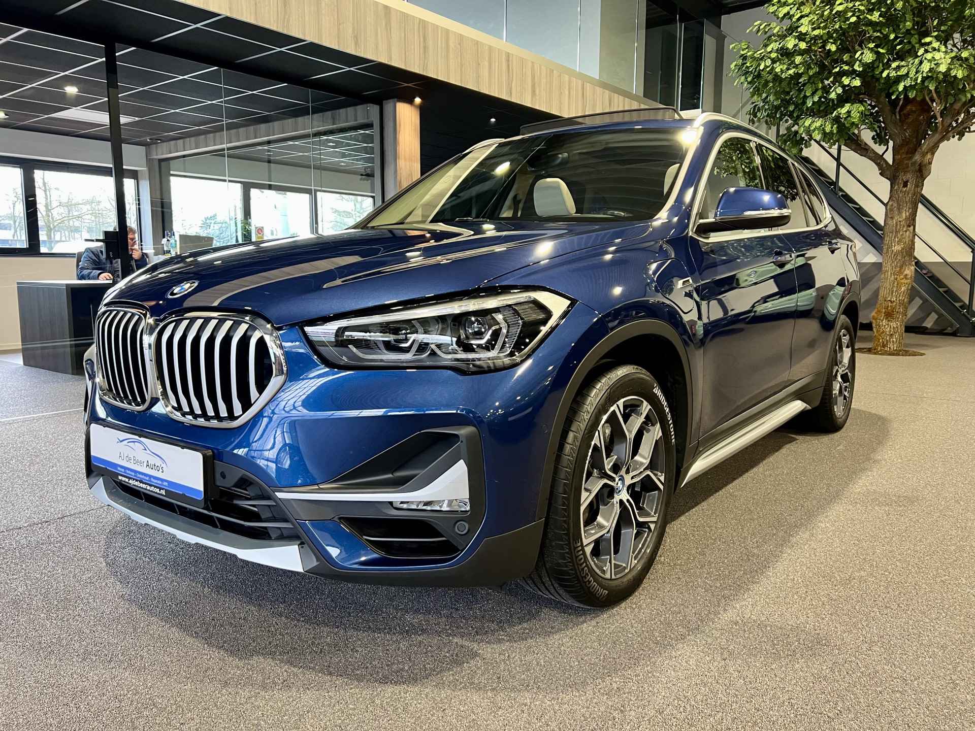 BMW X1 xDrive25e Executive Panorama | Beige leder | HUD | Trekhaak | Camera - 15/45