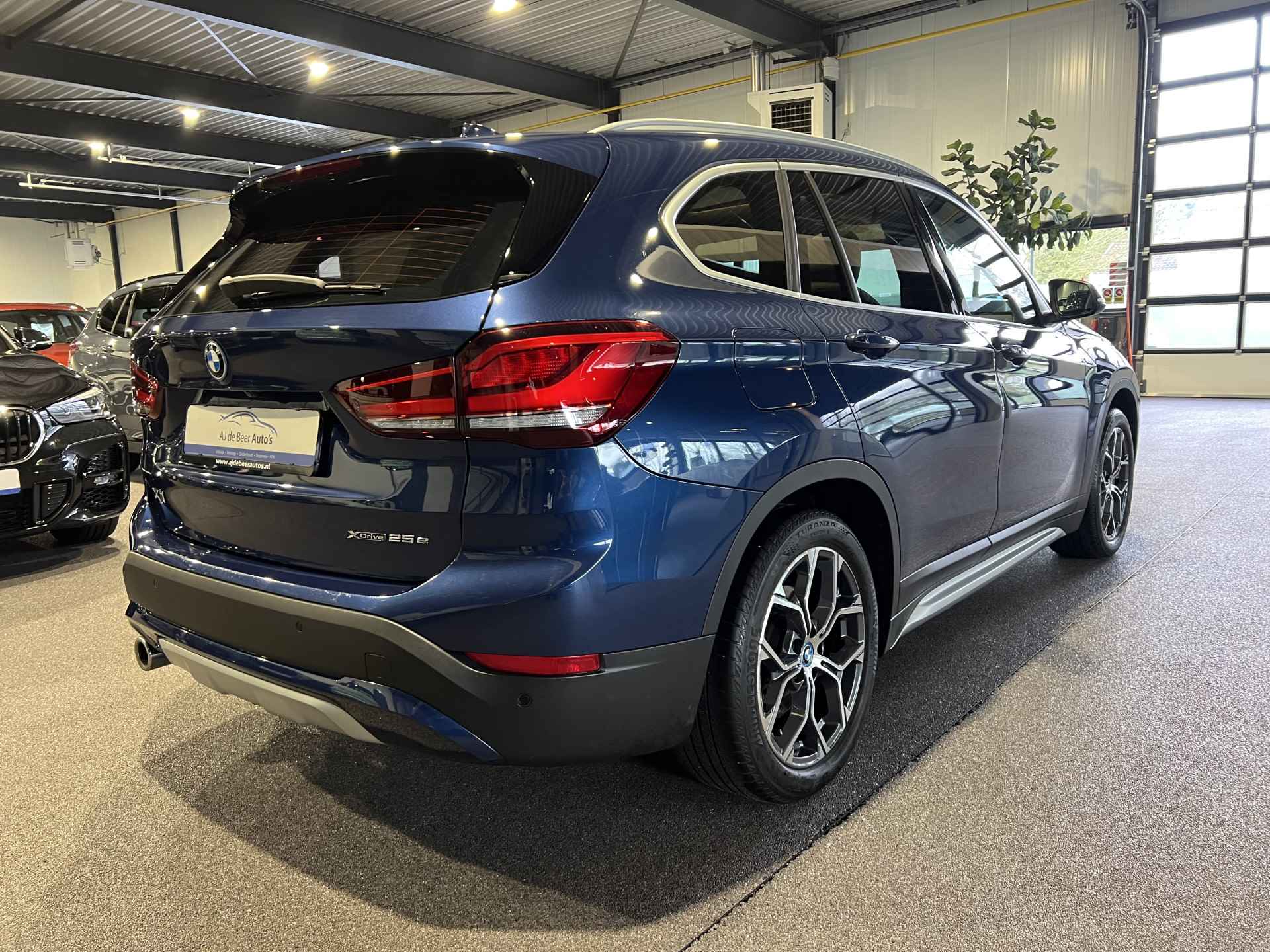 BMW X1 xDrive25e Executive Panorama | Beige leder | HUD | Trekhaak | Camera - 19/45