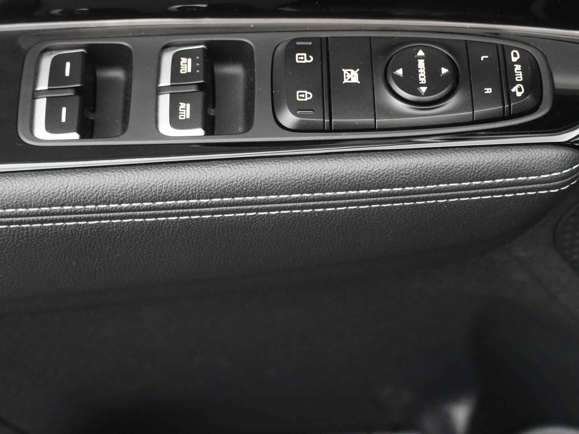 Kia Niro 1.6 GDi Hybrid DynamicLine - Cruise Control - Achteruitrijcamera - Apple CarPlay/Android Auto - Parkeersensoren - Fabrieksgarantie tot 10-2026 - 22/49