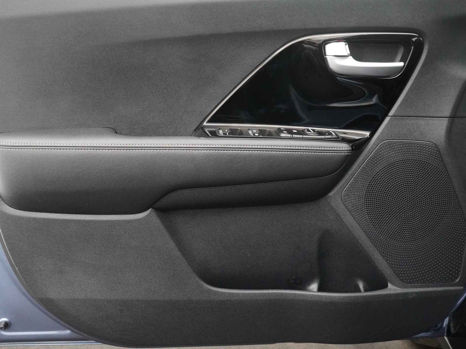 Kia Niro 1.6 GDi Hybrid DynamicLine - Cruise Control - Achteruitrijcamera - Apple CarPlay/Android Auto - Parkeersensoren - Fabrieksgarantie tot 10-2026 - 23/49