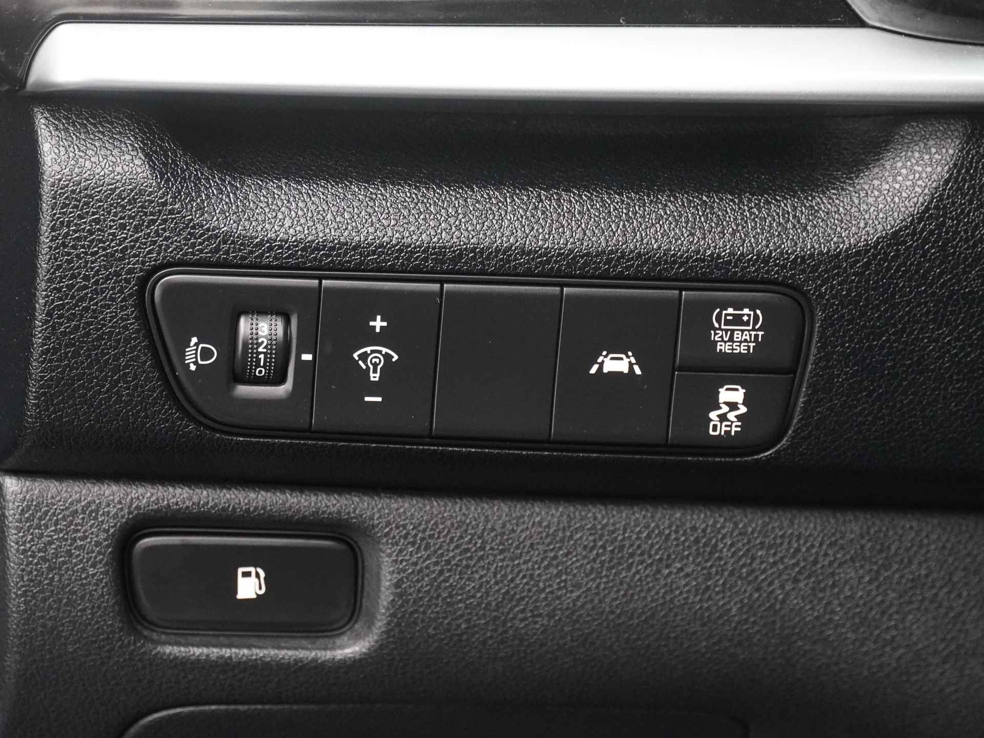 Kia Niro 1.6 GDi Hybrid DynamicLine - Cruise Control - Achteruitrijcamera - Apple CarPlay/Android Auto - Parkeersensoren - Fabrieksgarantie tot 10-2026 - 24/49