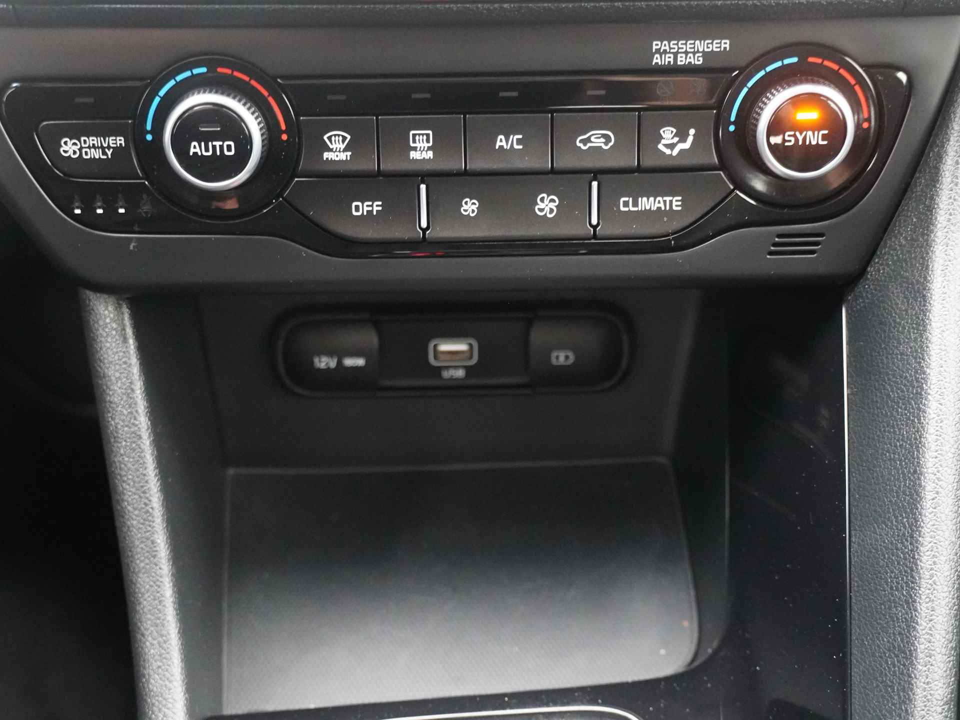 Kia Niro 1.6 GDi Hybrid DynamicLine - Cruise Control - Achteruitrijcamera - Apple CarPlay/Android Auto - Parkeersensoren - Fabrieksgarantie tot 10-2026 - 33/49