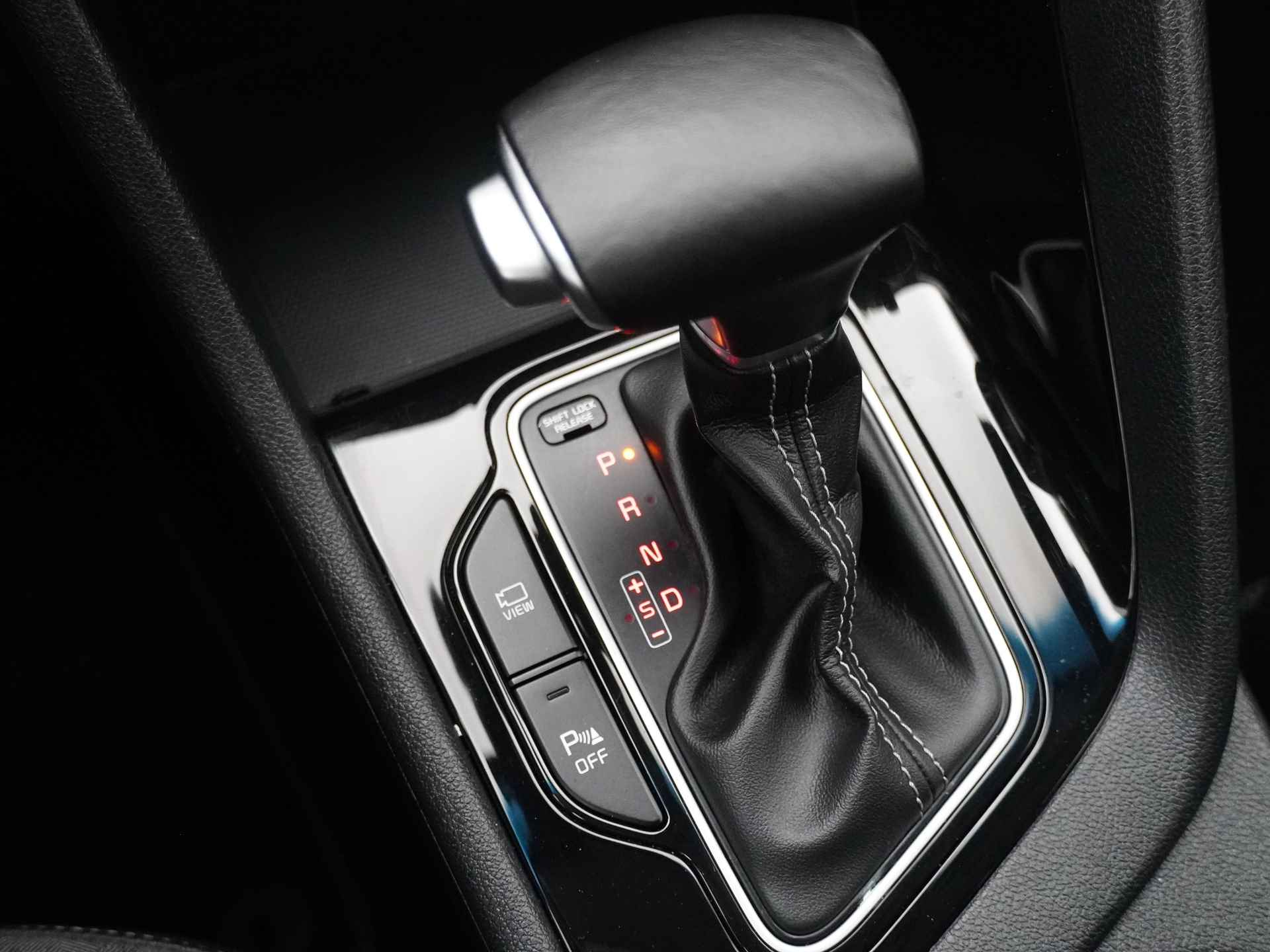 Kia Niro 1.6 GDi Hybrid DynamicLine - Cruise Control - Achteruitrijcamera - Apple CarPlay/Android Auto - Parkeersensoren - Fabrieksgarantie tot 10-2026 - 34/49