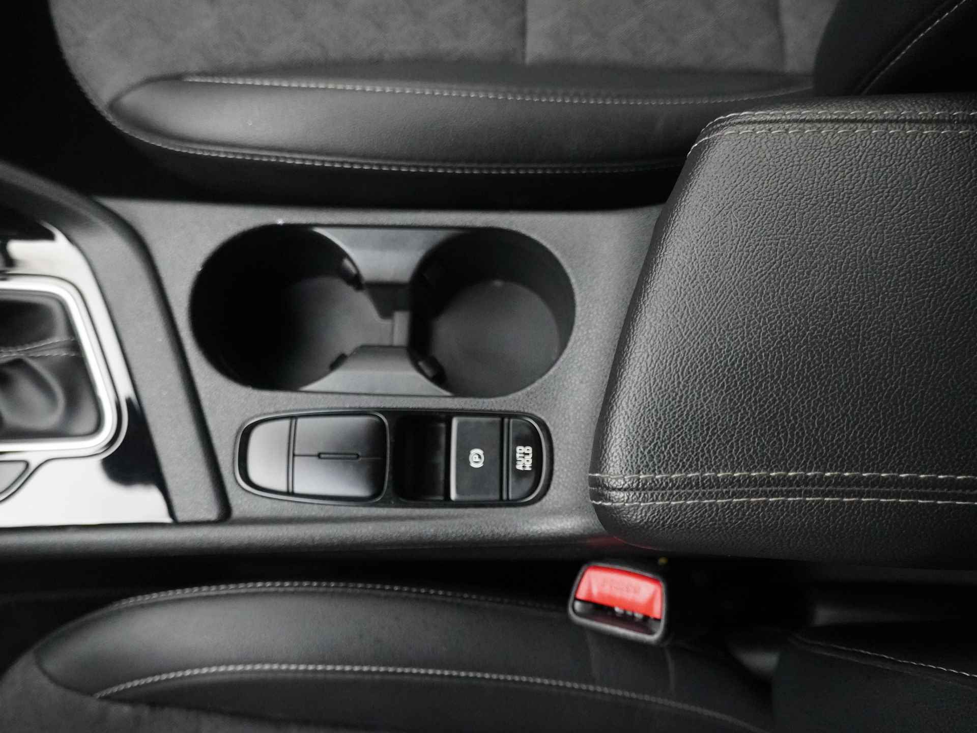 Kia Niro 1.6 GDi Hybrid DynamicLine - Cruise Control - Achteruitrijcamera - Apple CarPlay/Android Auto - Parkeersensoren - Fabrieksgarantie tot 10-2026 - 35/49