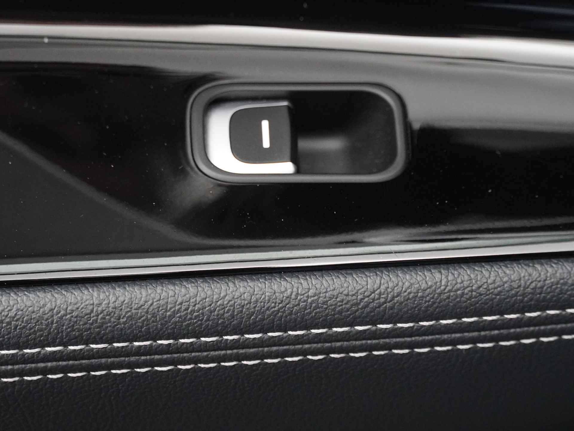 Kia Niro 1.6 GDi Hybrid DynamicLine - Cruise Control - Achteruitrijcamera - Apple CarPlay/Android Auto - Parkeersensoren - Fabrieksgarantie tot 10-2026 - 37/49