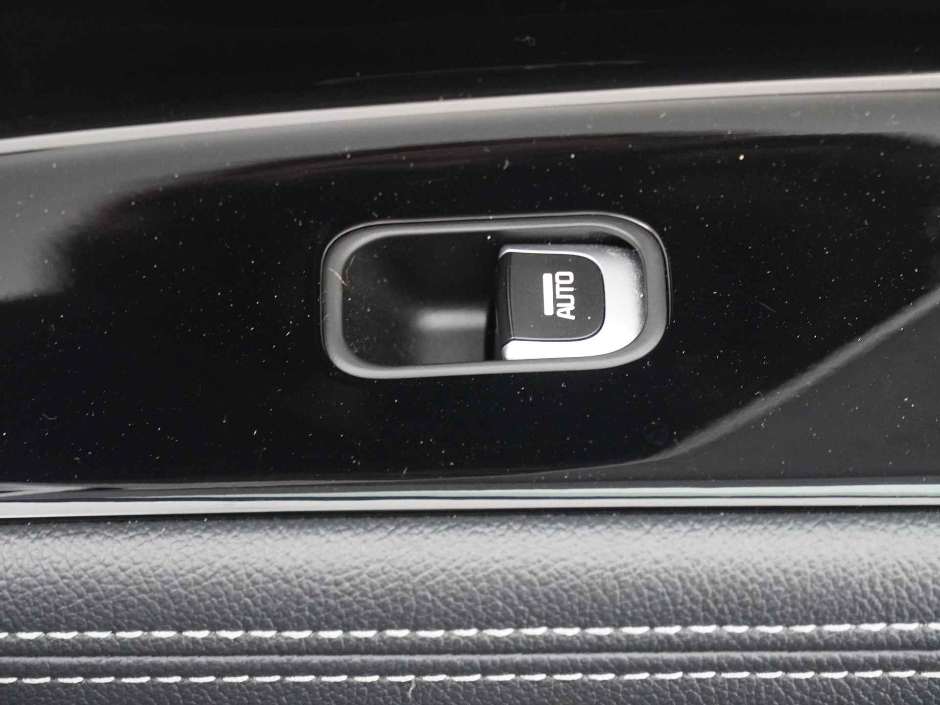 Kia Niro 1.6 GDi Hybrid DynamicLine - Cruise Control - Achteruitrijcamera - Apple CarPlay/Android Auto - Parkeersensoren - Fabrieksgarantie tot 10-2026 - 45/49