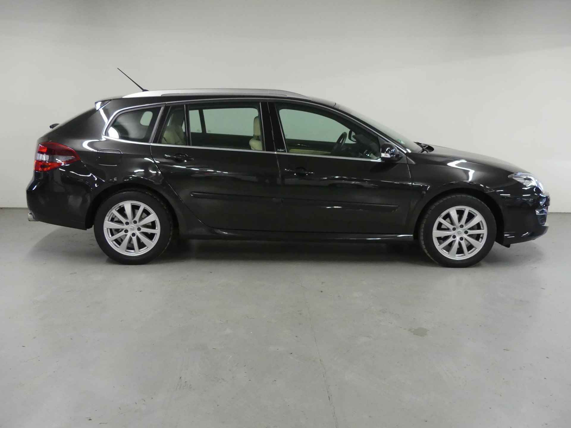 Renault Laguna Estate 2.0 T Initiale | Automaat | Leder | Navigatie | Climate Control | Stoelverwarming | Trekhaak | 69674KM!! - 7/35