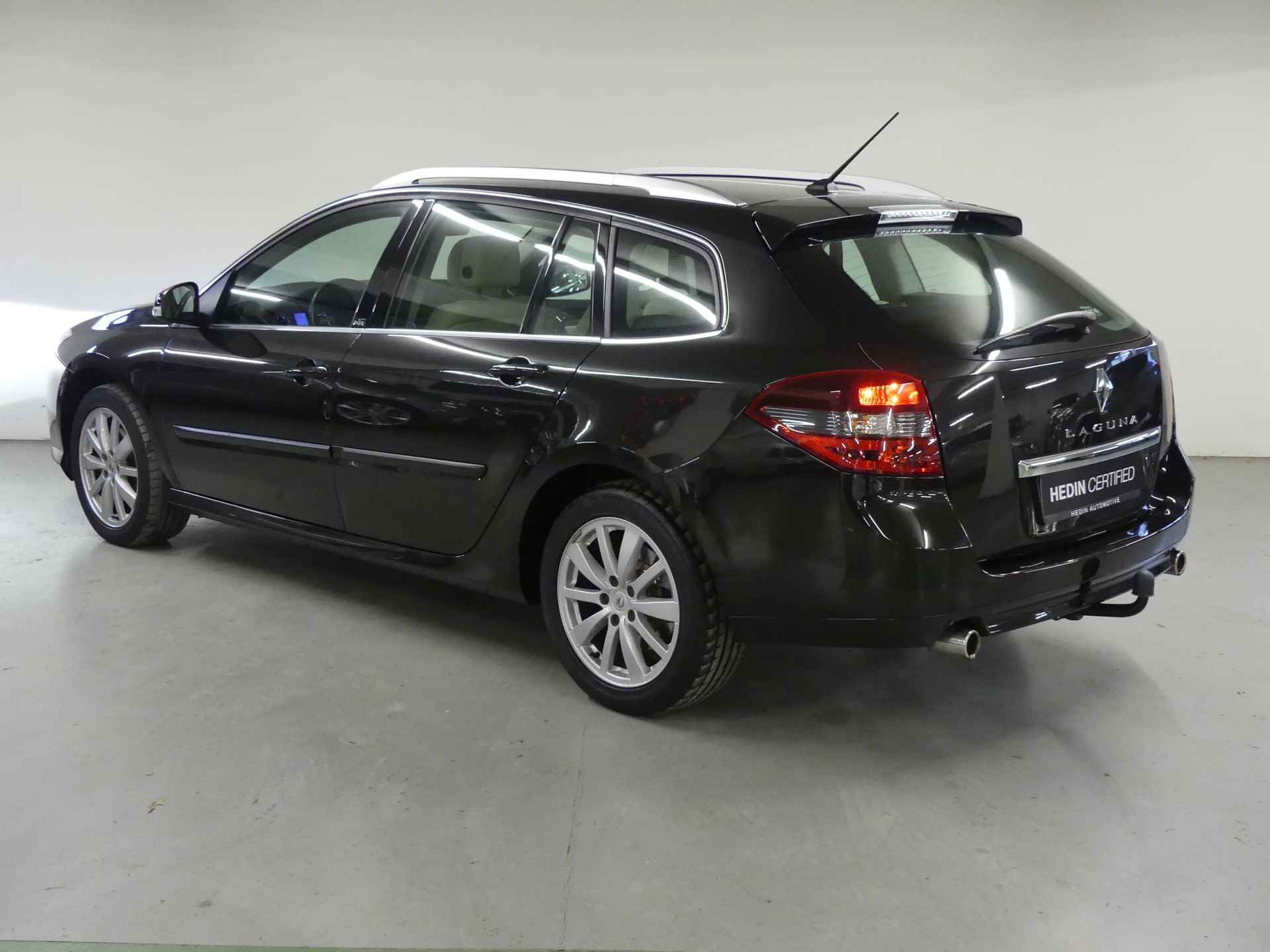 Renault Laguna Estate 2.0 T Initiale | Automaat | Leder | Navigatie | Climate Control | Stoelverwarming | Trekhaak | 69674KM!! - 8/35