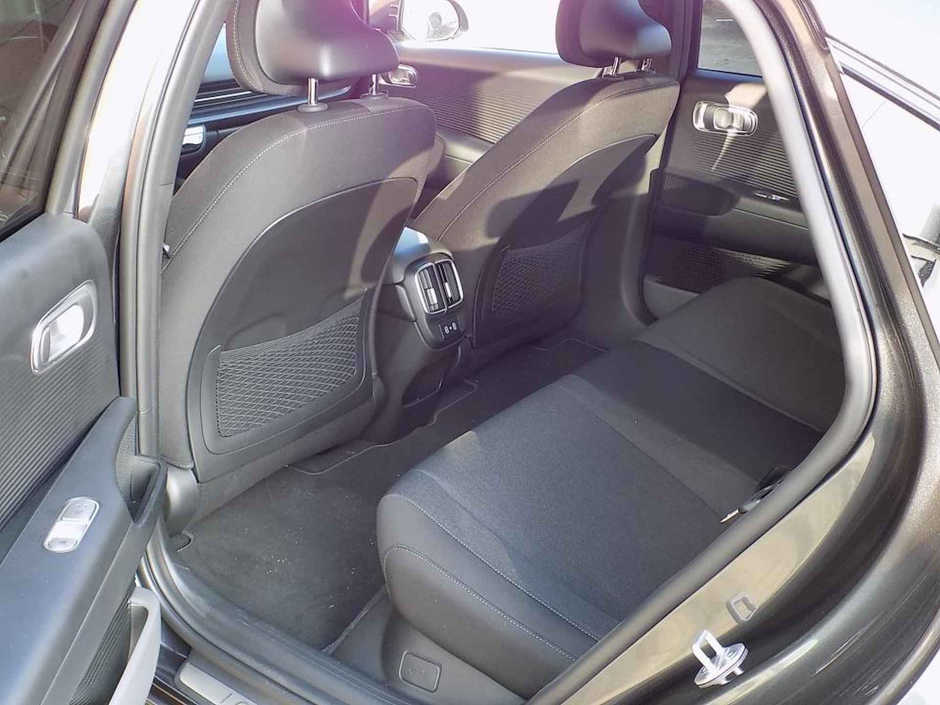 Hyundai IONIQ 6 Connect 77 kWh | 20'' velgen | Head-up display | Navigatie | Camera - 10/24